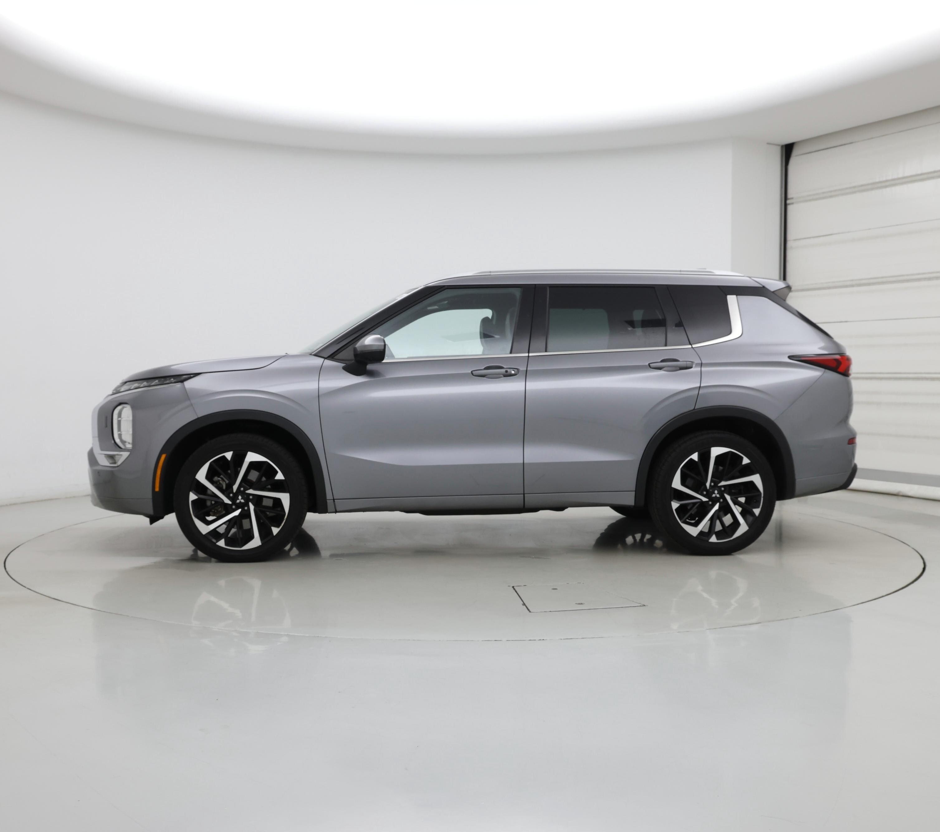 Thumbnail: 2022 Mitsubishi Outlander - 3