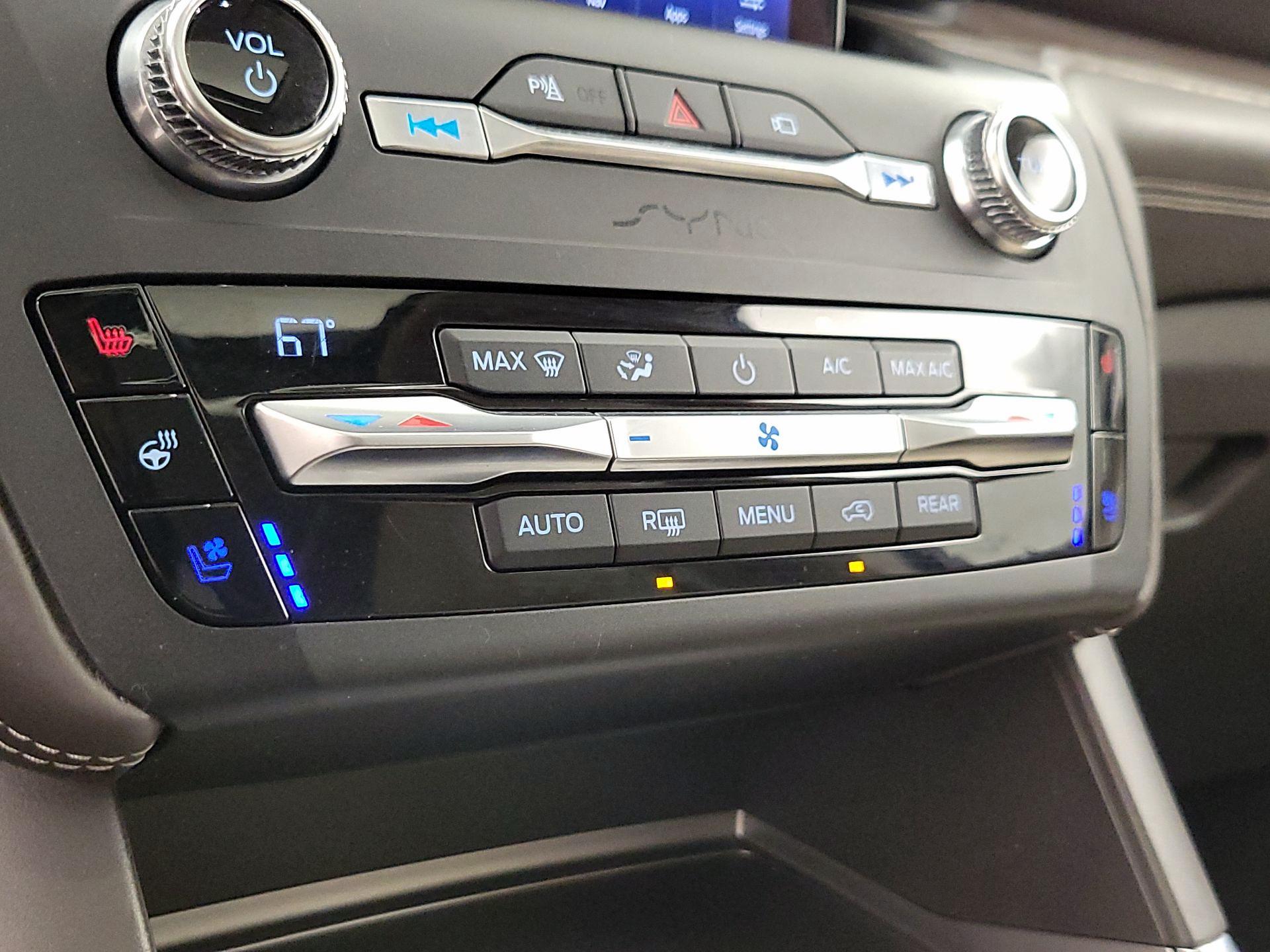 Thumbnail: 2020 Ford Explorer - 17