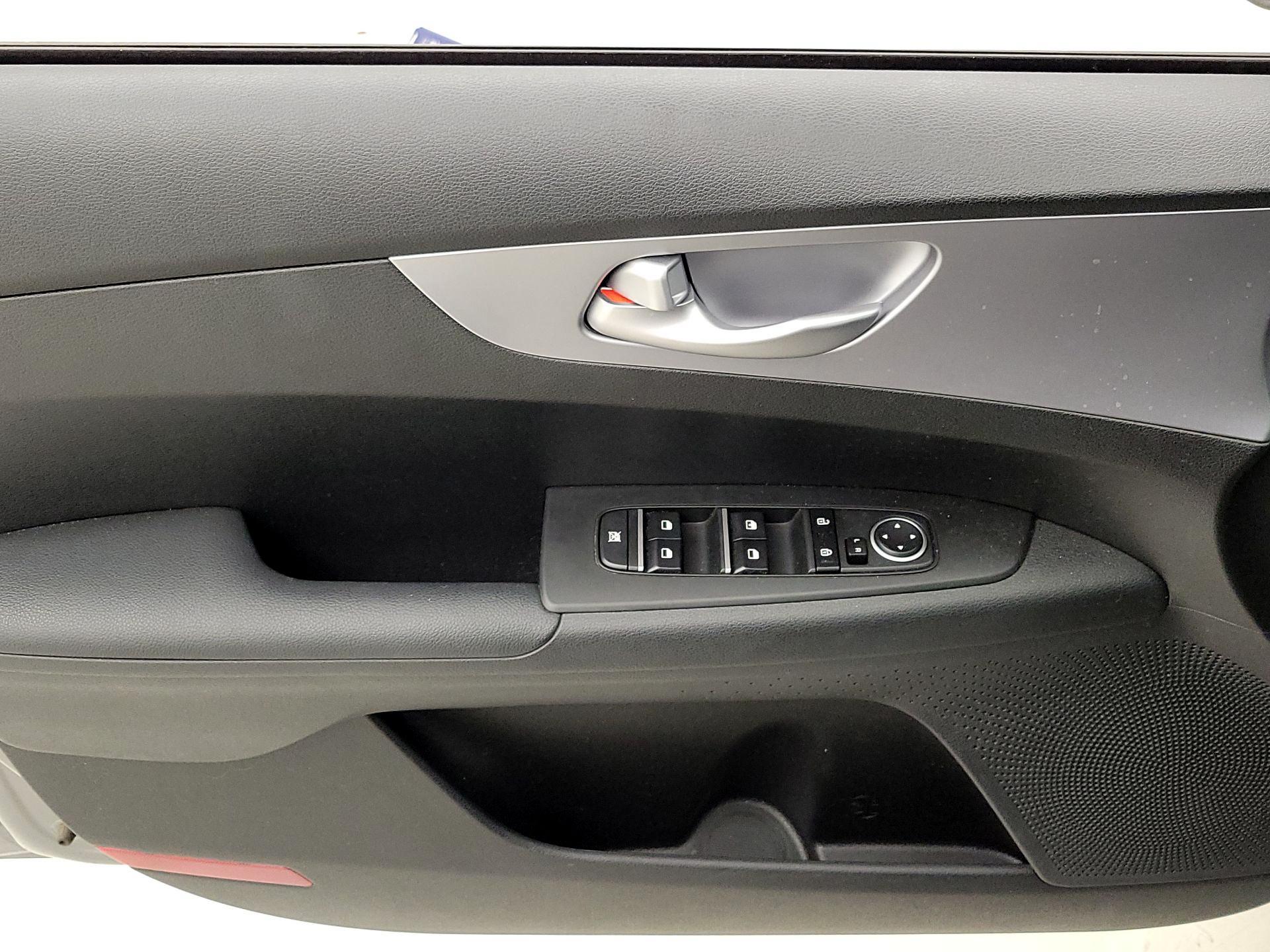 Thumbnail: 2022 Kia Forte - 12