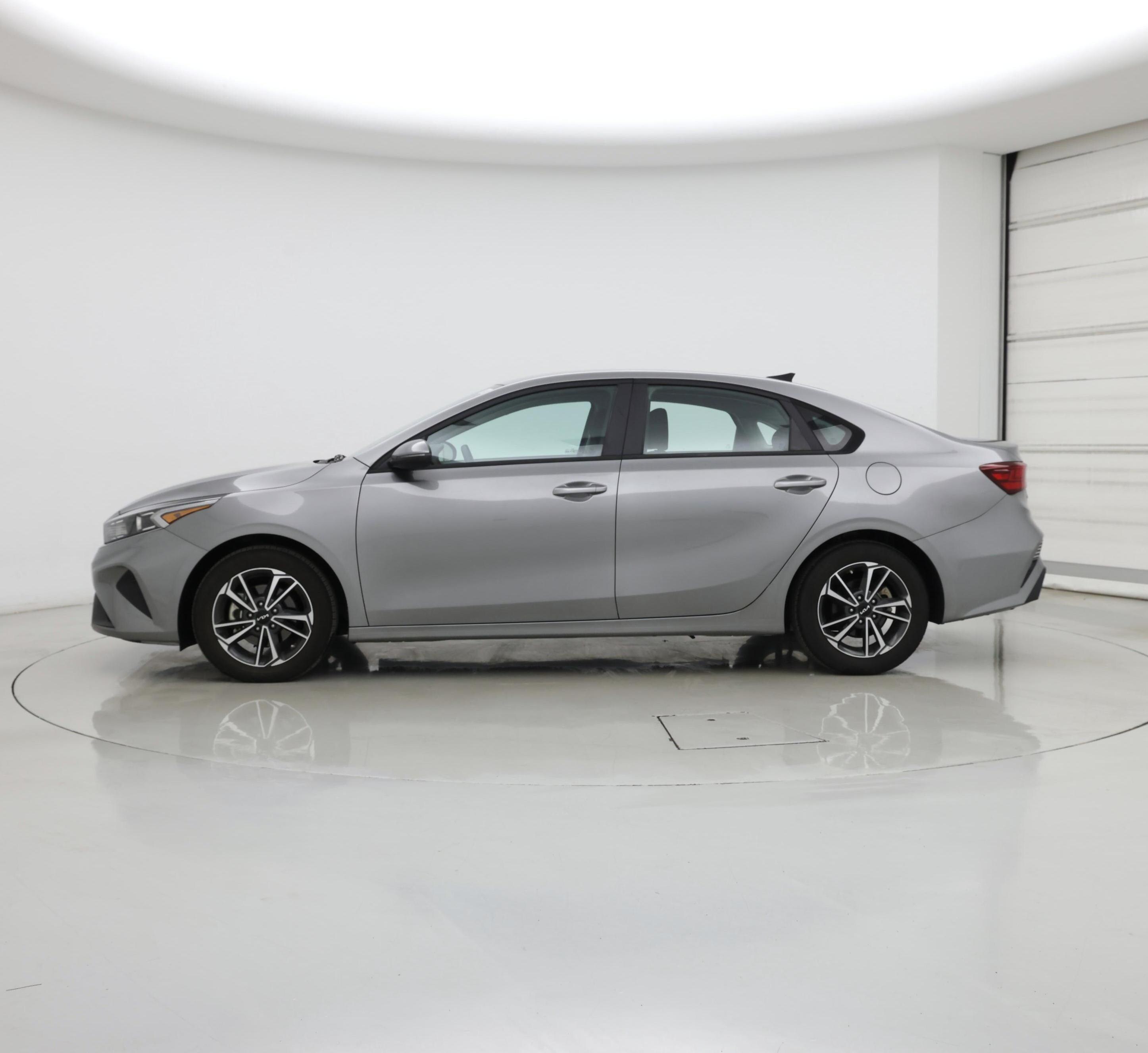 Thumbnail: 2022 Kia Forte - 3