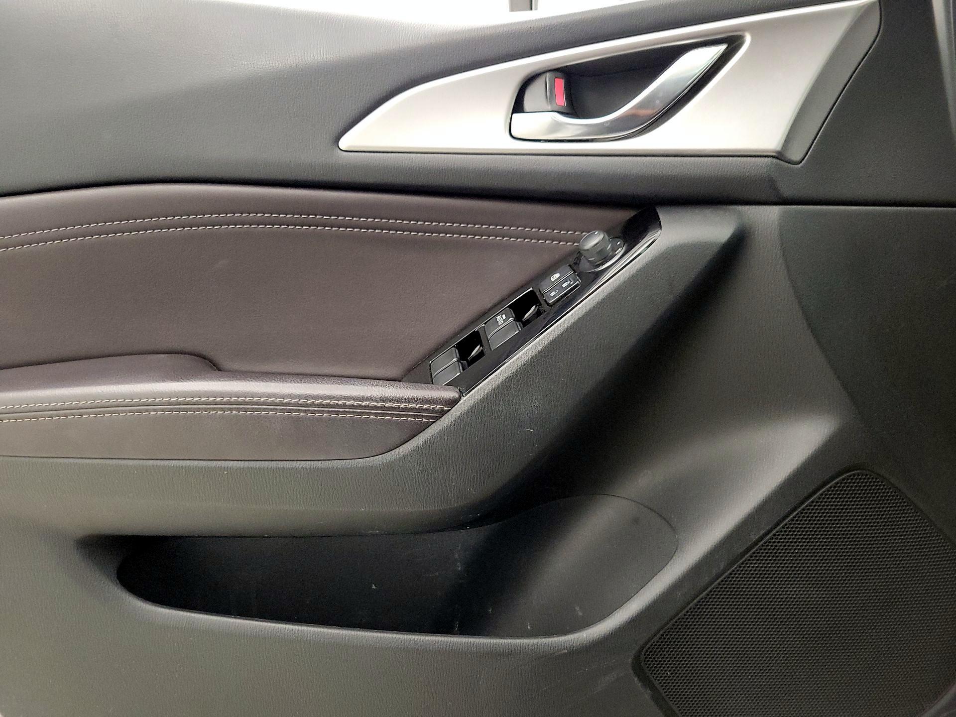 Thumbnail: 2017 Mazda Mazda3 - 12