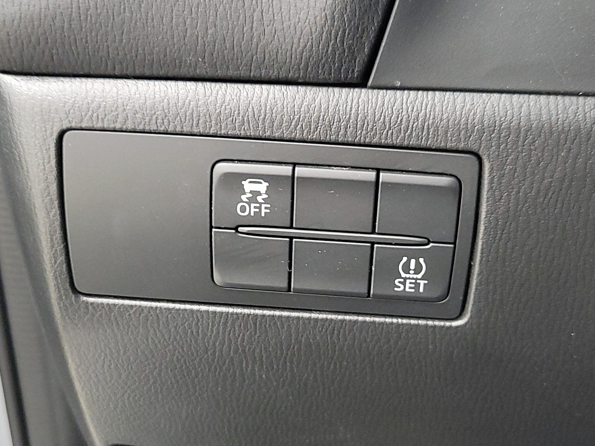 Thumbnail: 2017 Mazda Mazda3 - 13