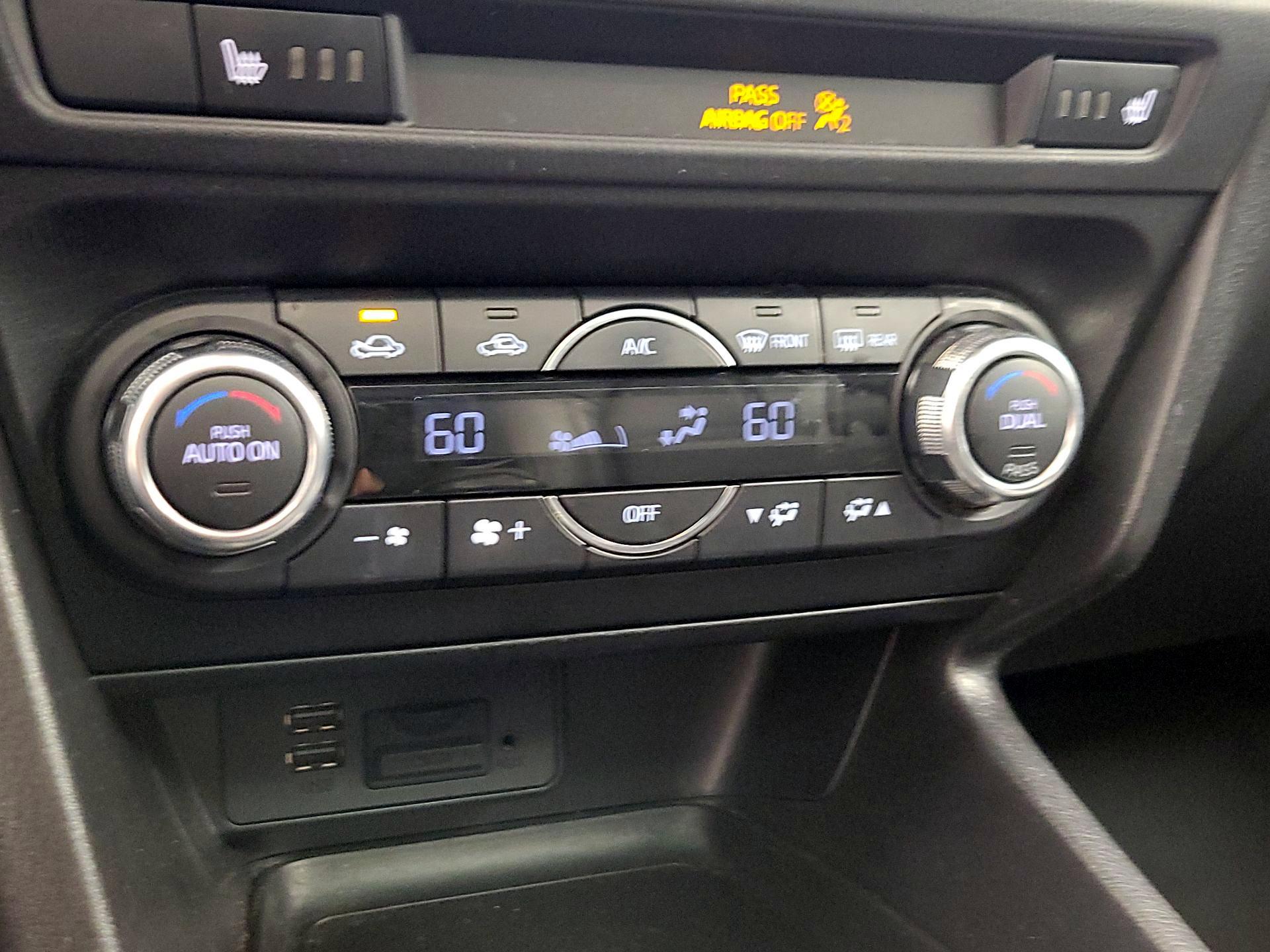 Thumbnail: 2017 Mazda Mazda3 - 16