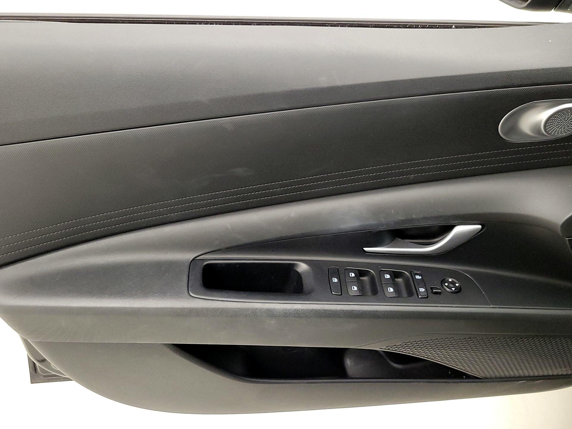 Thumbnail: 2022 Hyundai Elantra - 12