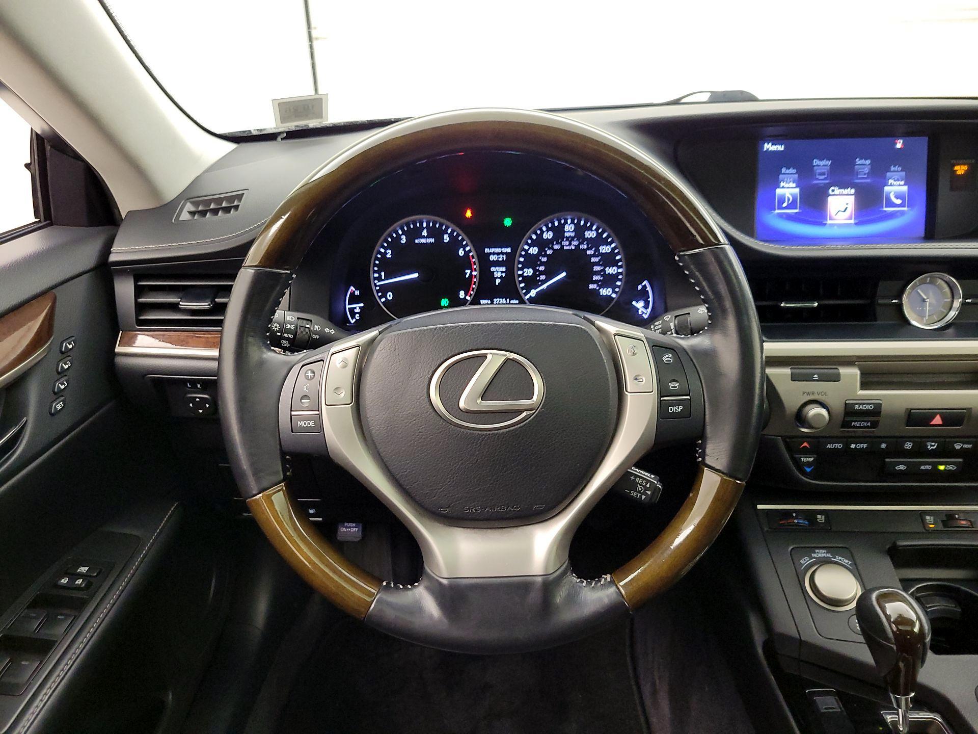 Thumbnail: 2015 Lexus ES - 10