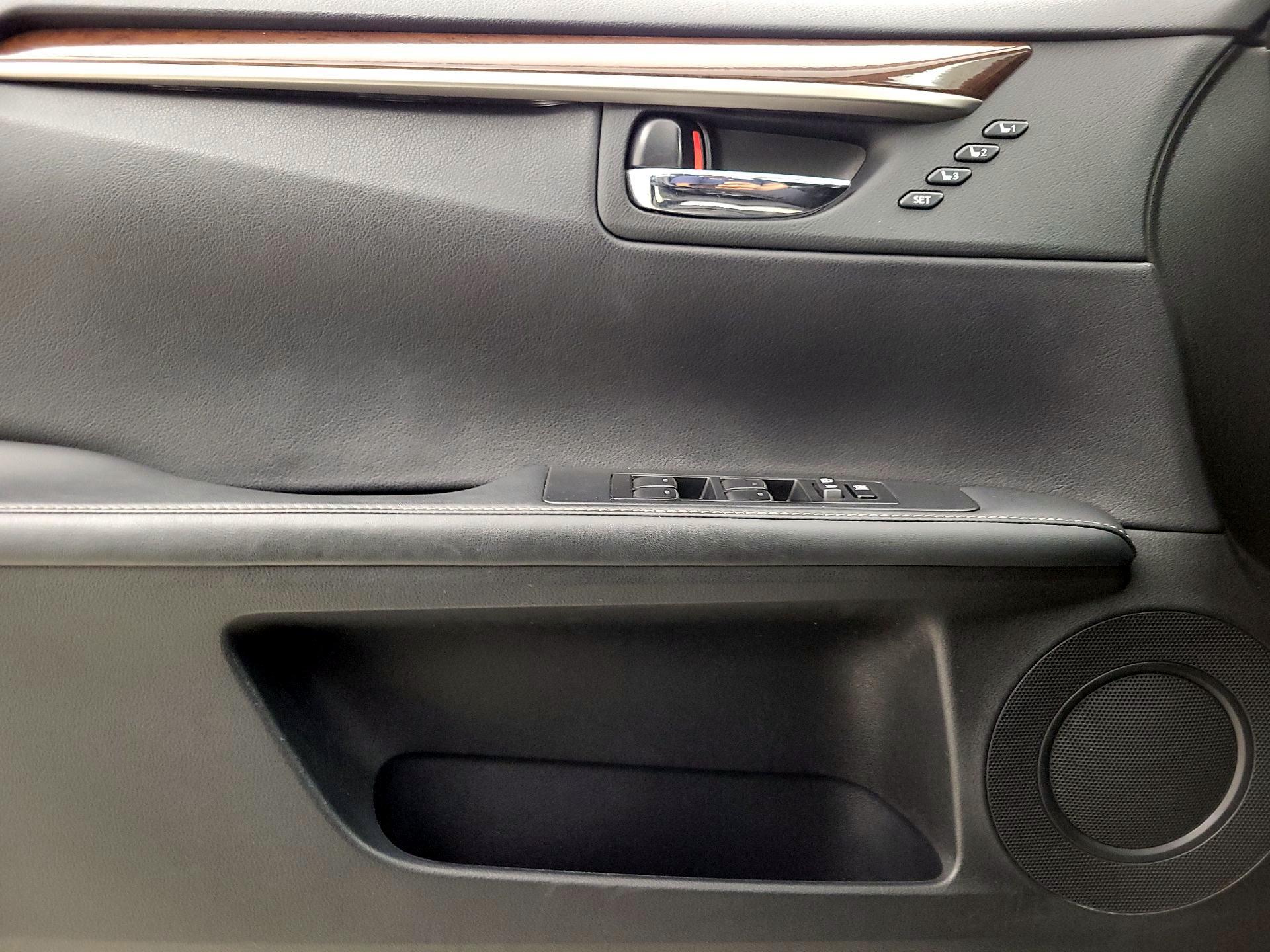 Thumbnail: 2015 Lexus ES - 12