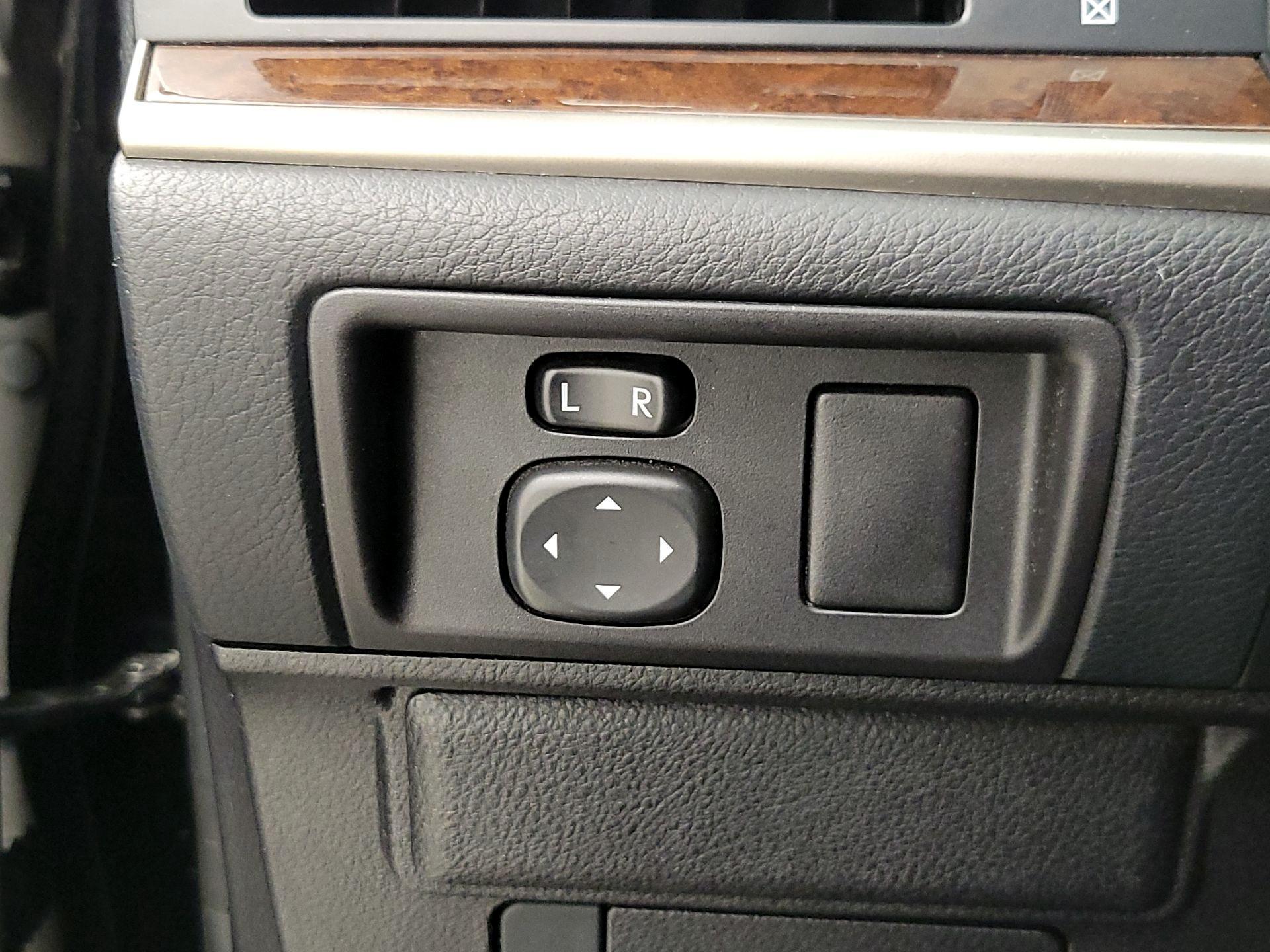 Thumbnail: 2015 Lexus ES - 13