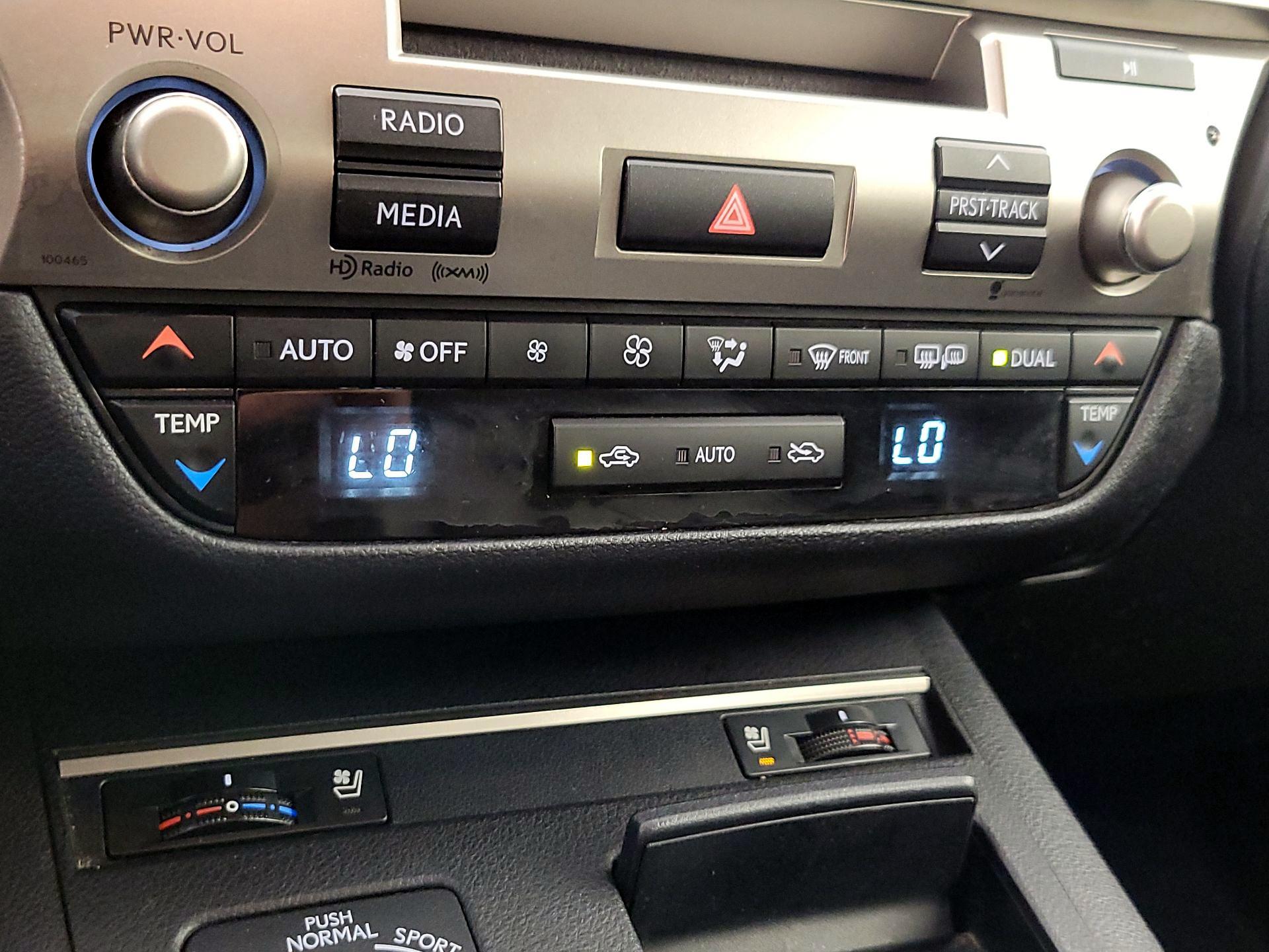 Thumbnail: 2015 Lexus ES - 16