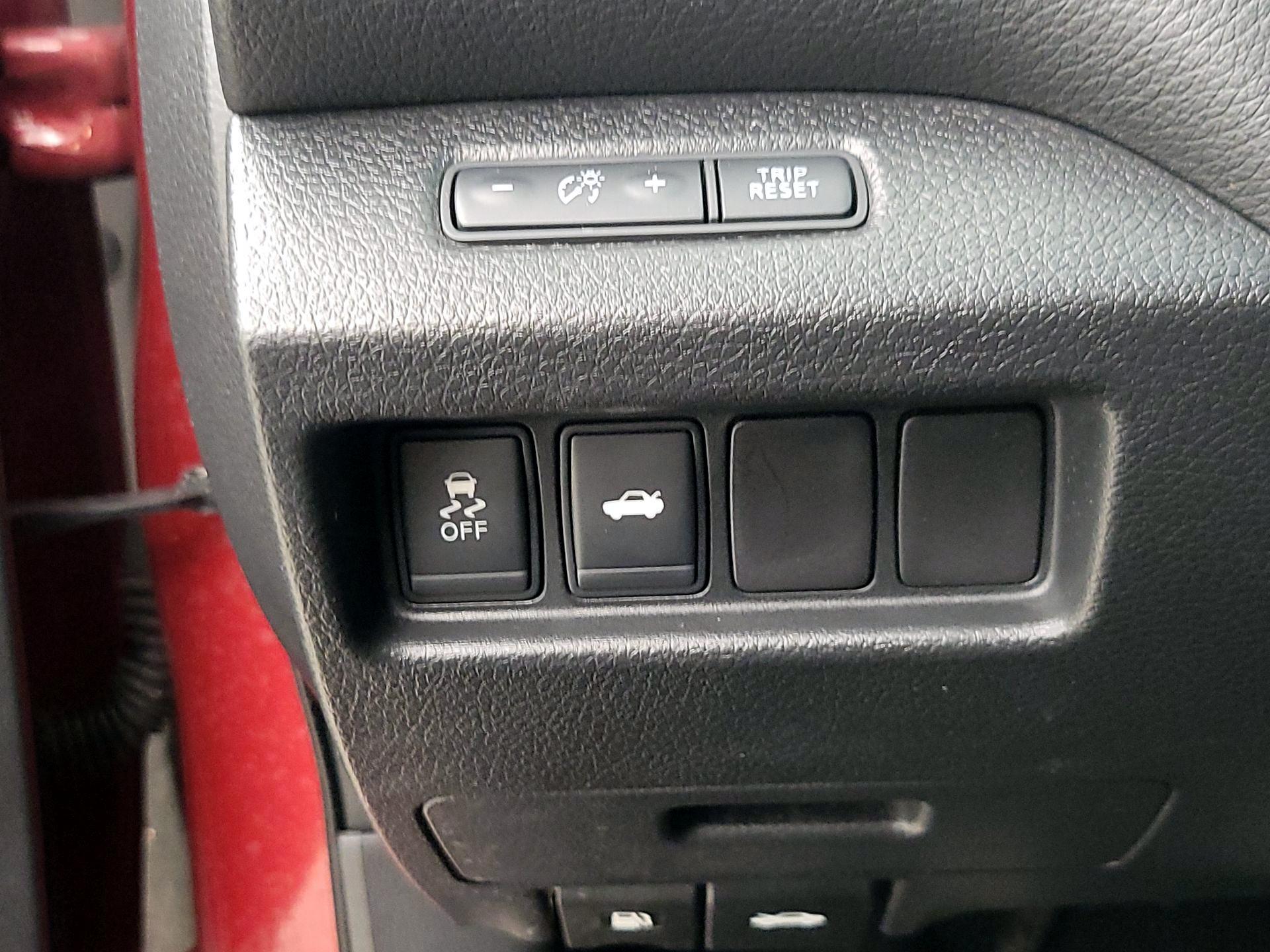 Thumbnail: 2014 Nissan Altima - 13