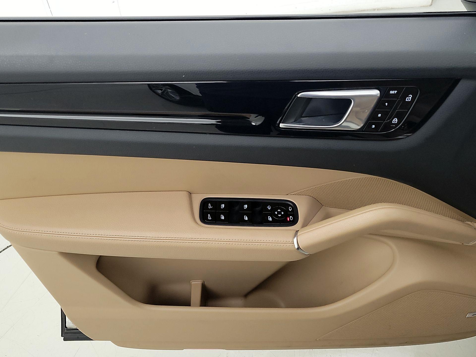 Thumbnail: 2020 Porsche Cayenne - 12