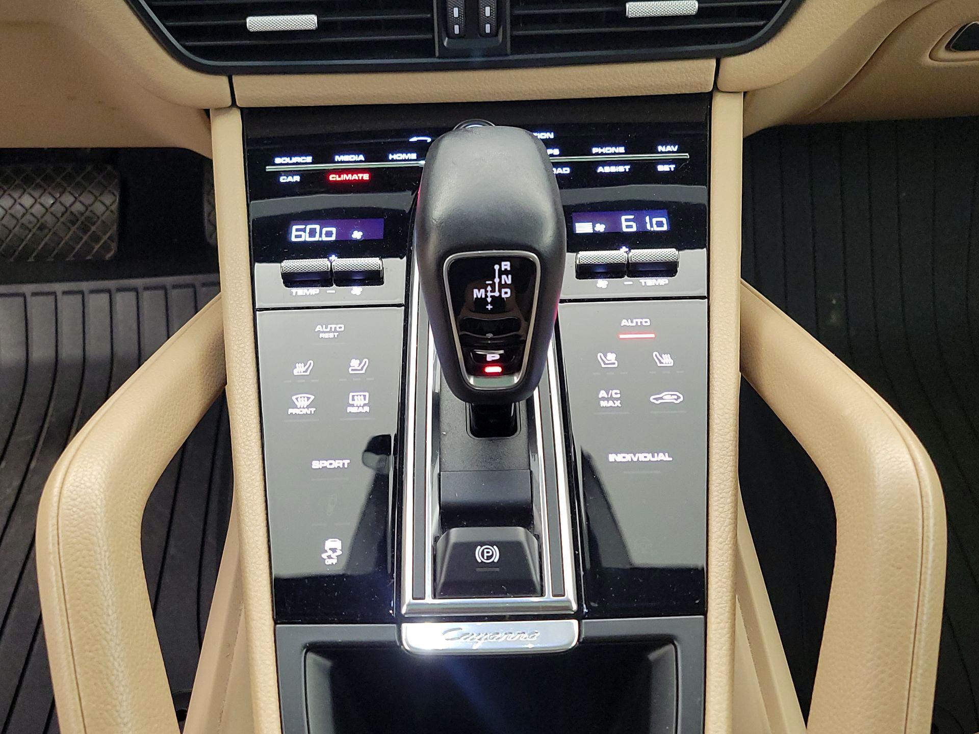 Thumbnail: 2020 Porsche Cayenne - 18