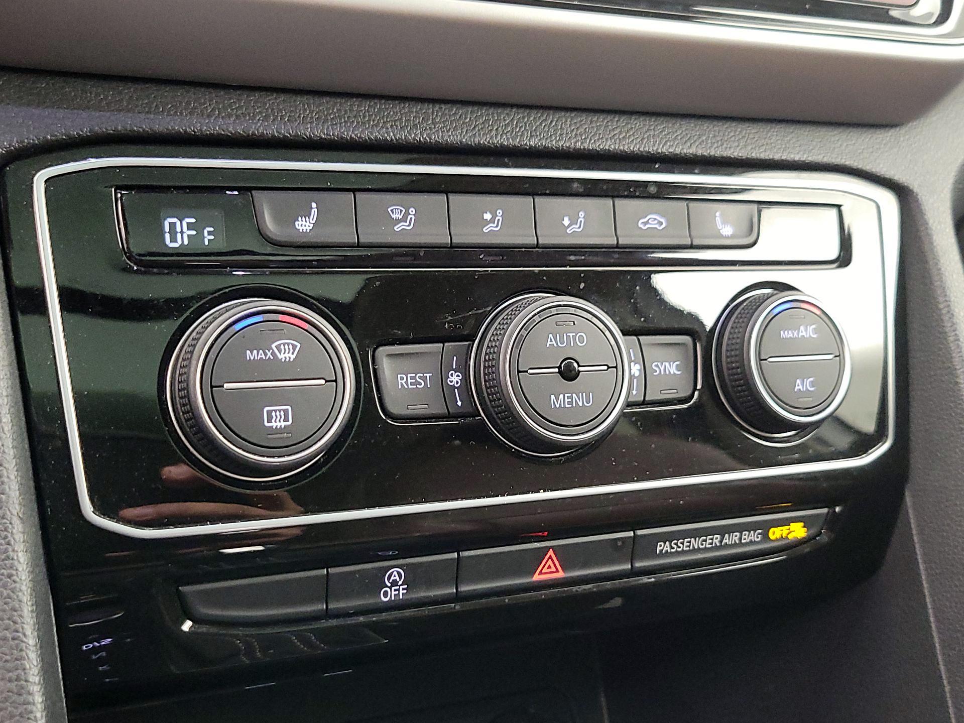 Thumbnail: 2022 Volkswagen Atlas - 16