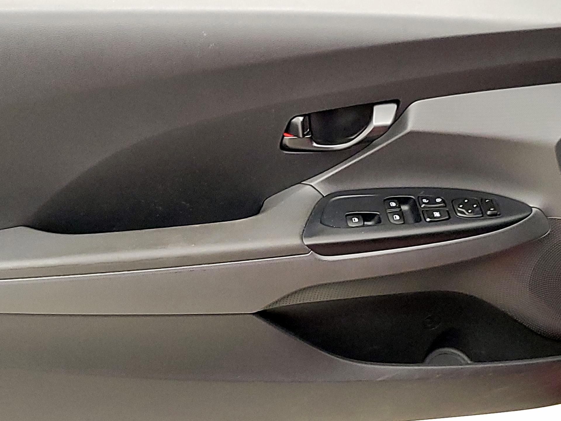 Thumbnail: 2022 Hyundai Veloster - 12