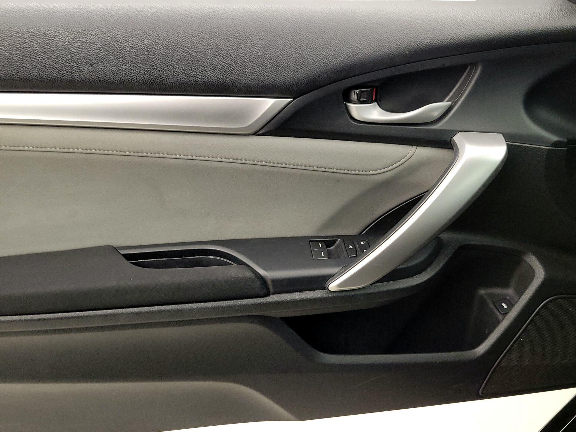 Thumbnail: 2016 Honda Civic - 12