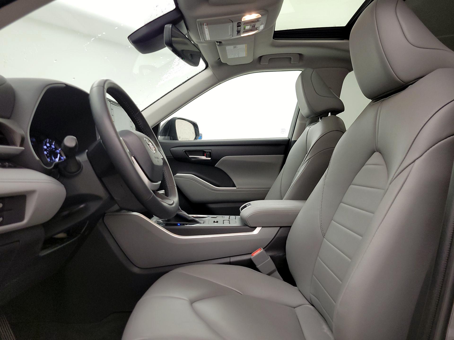 Thumbnail: 2022 Toyota Highlander - 11