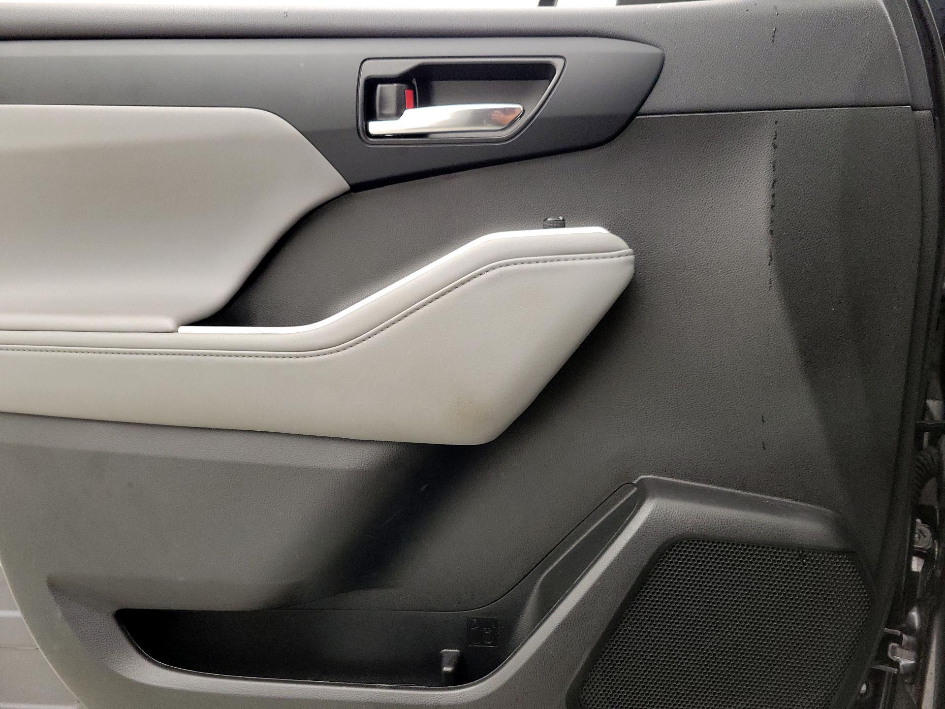 Thumbnail: 2022 Toyota Highlander - 12