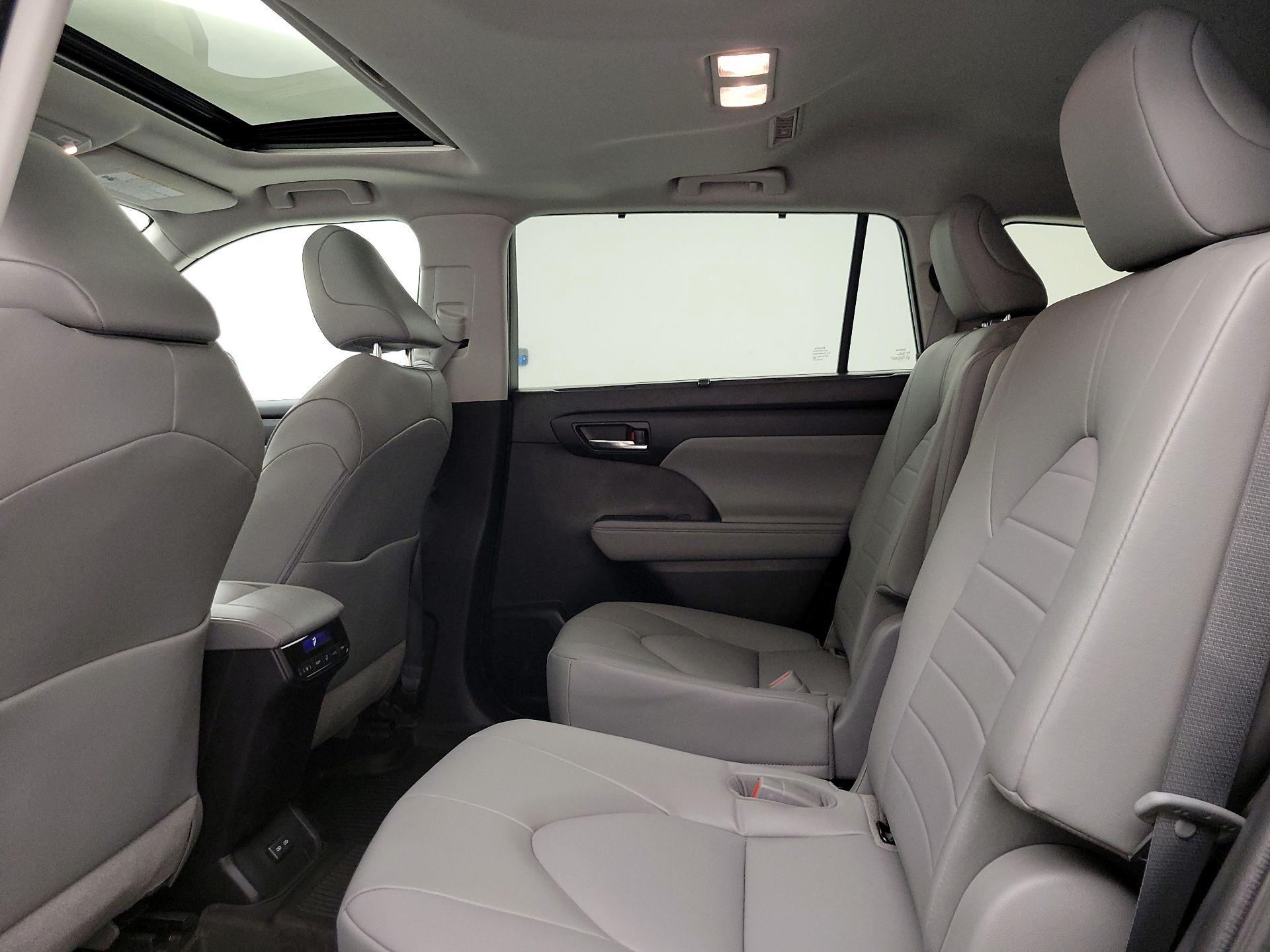 Thumbnail: 2022 Toyota Highlander - 20