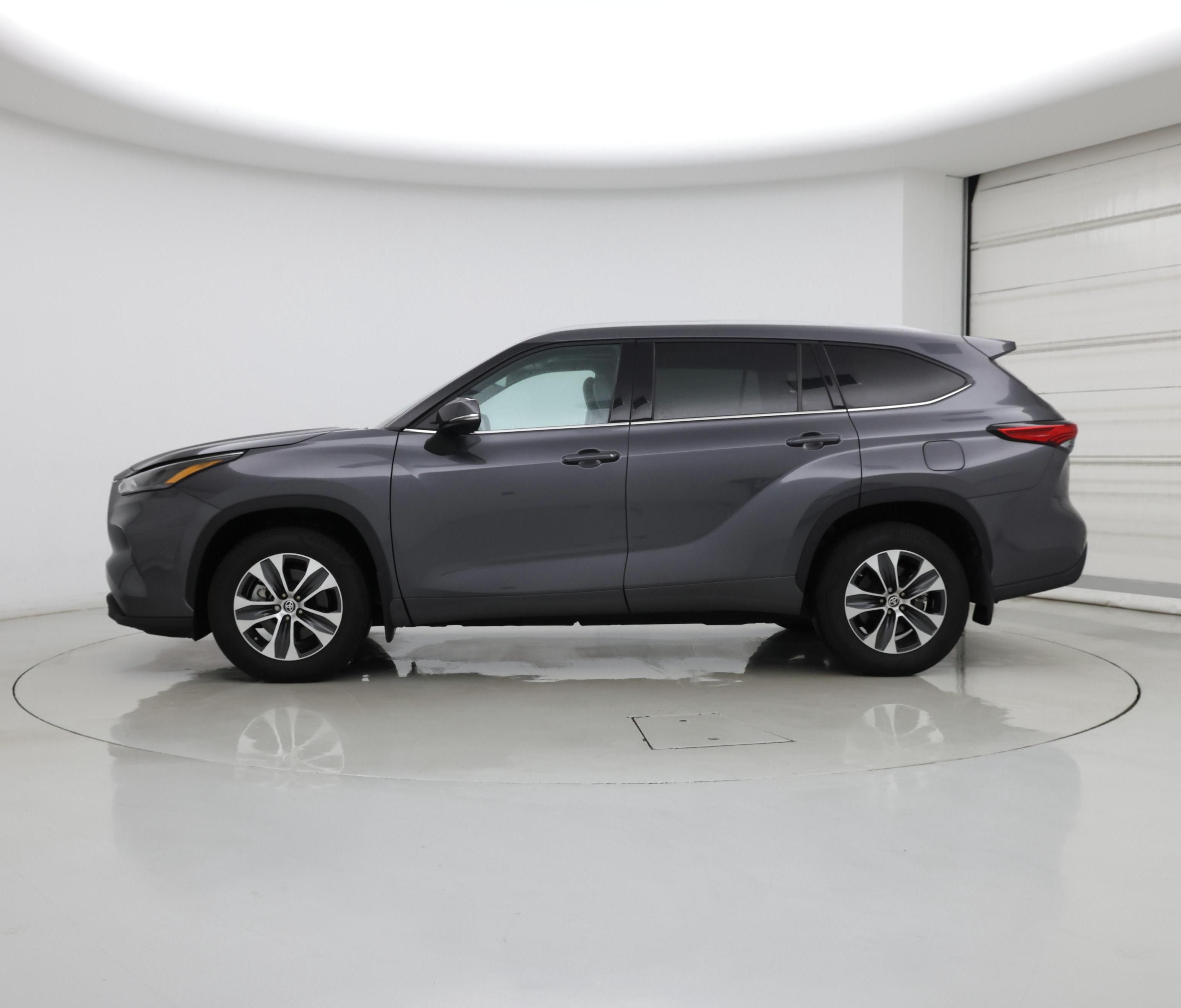 Thumbnail: 2022 Toyota Highlander - 3