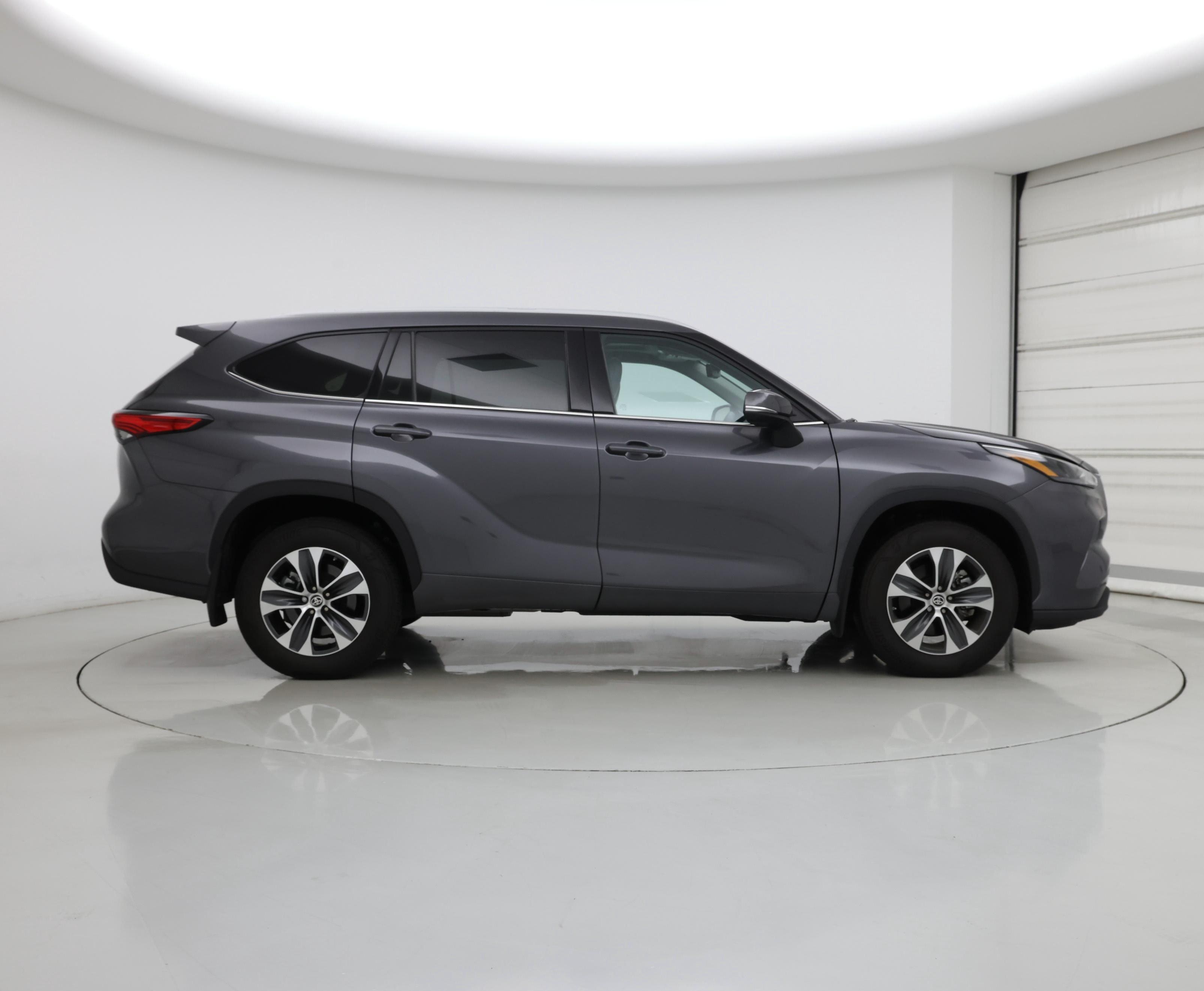 Thumbnail: 2022 Toyota Highlander - 7