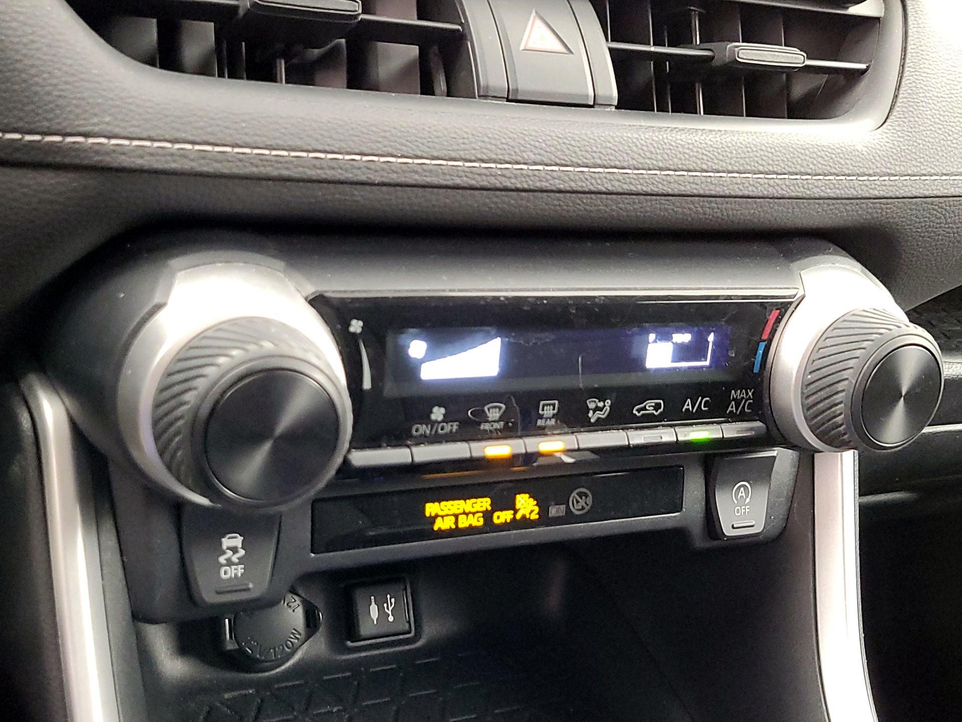 Thumbnail: 2019 Toyota RAV4 - 16