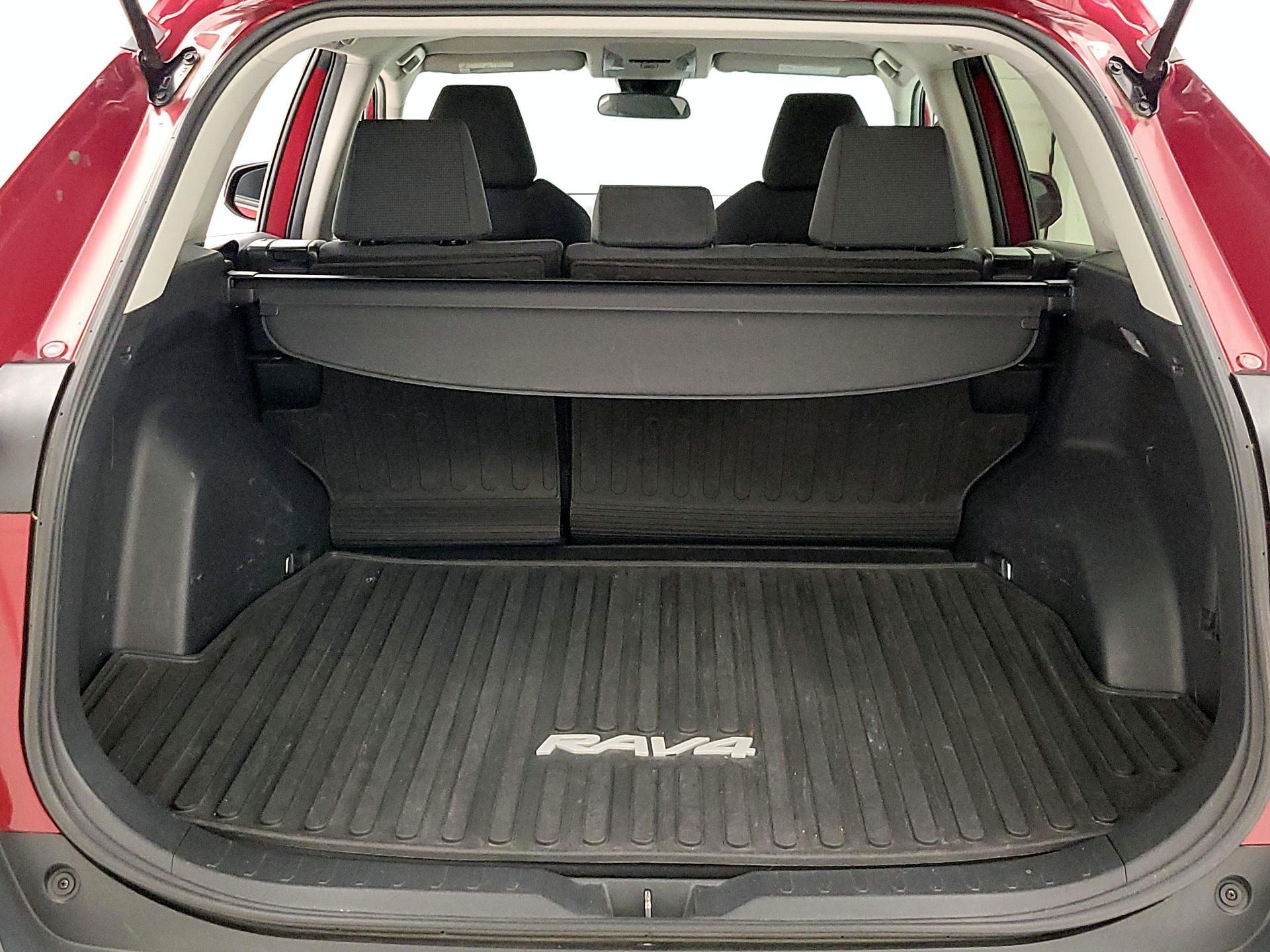 Thumbnail: 2019 Toyota RAV4 - 20