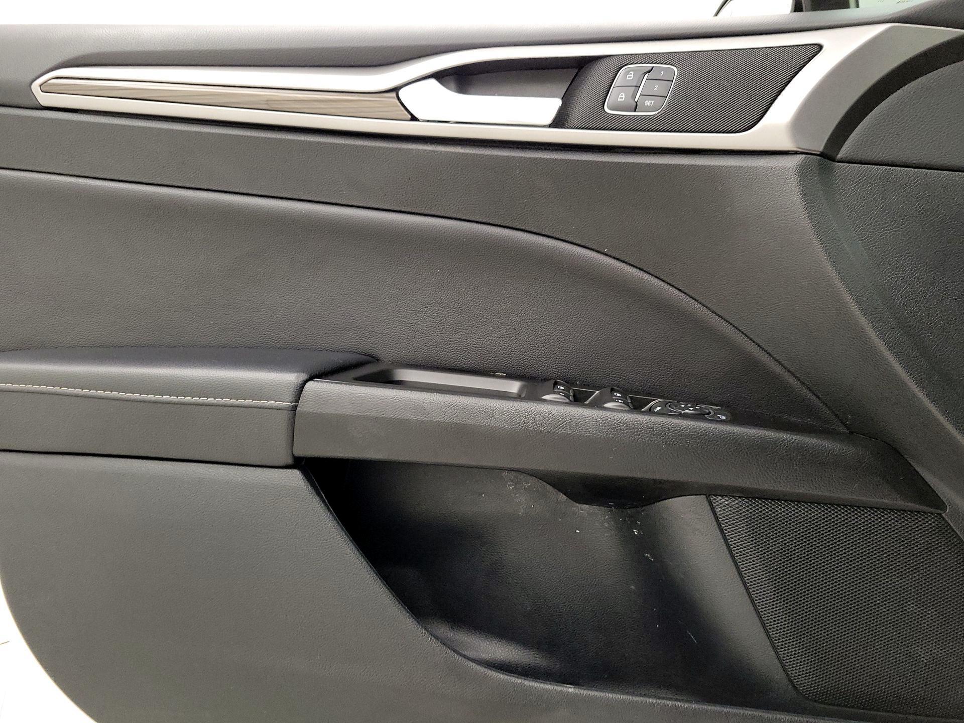 Thumbnail: 2017 Ford Fusion - 12