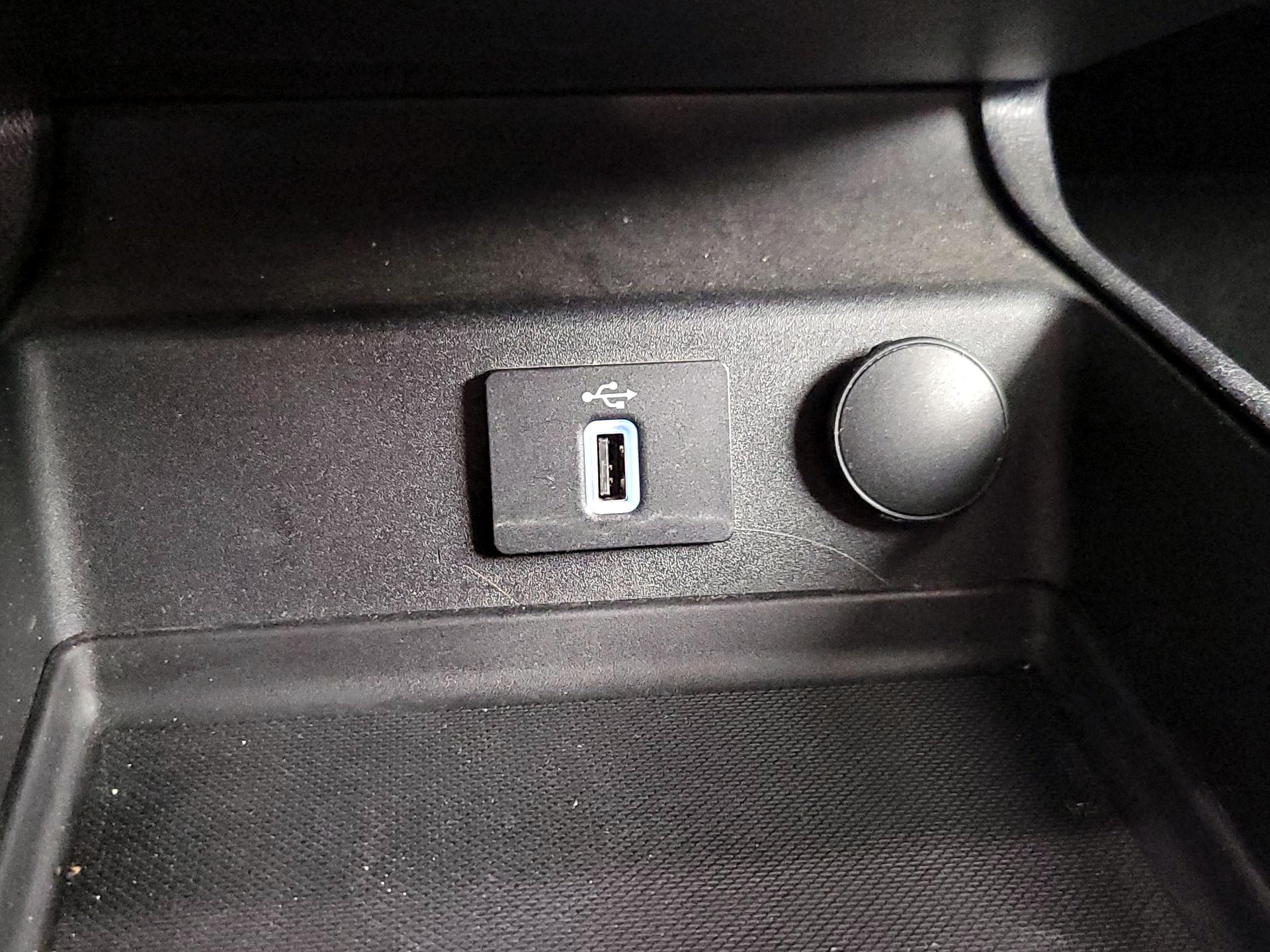 Thumbnail: 2017 Ford Fusion - 18