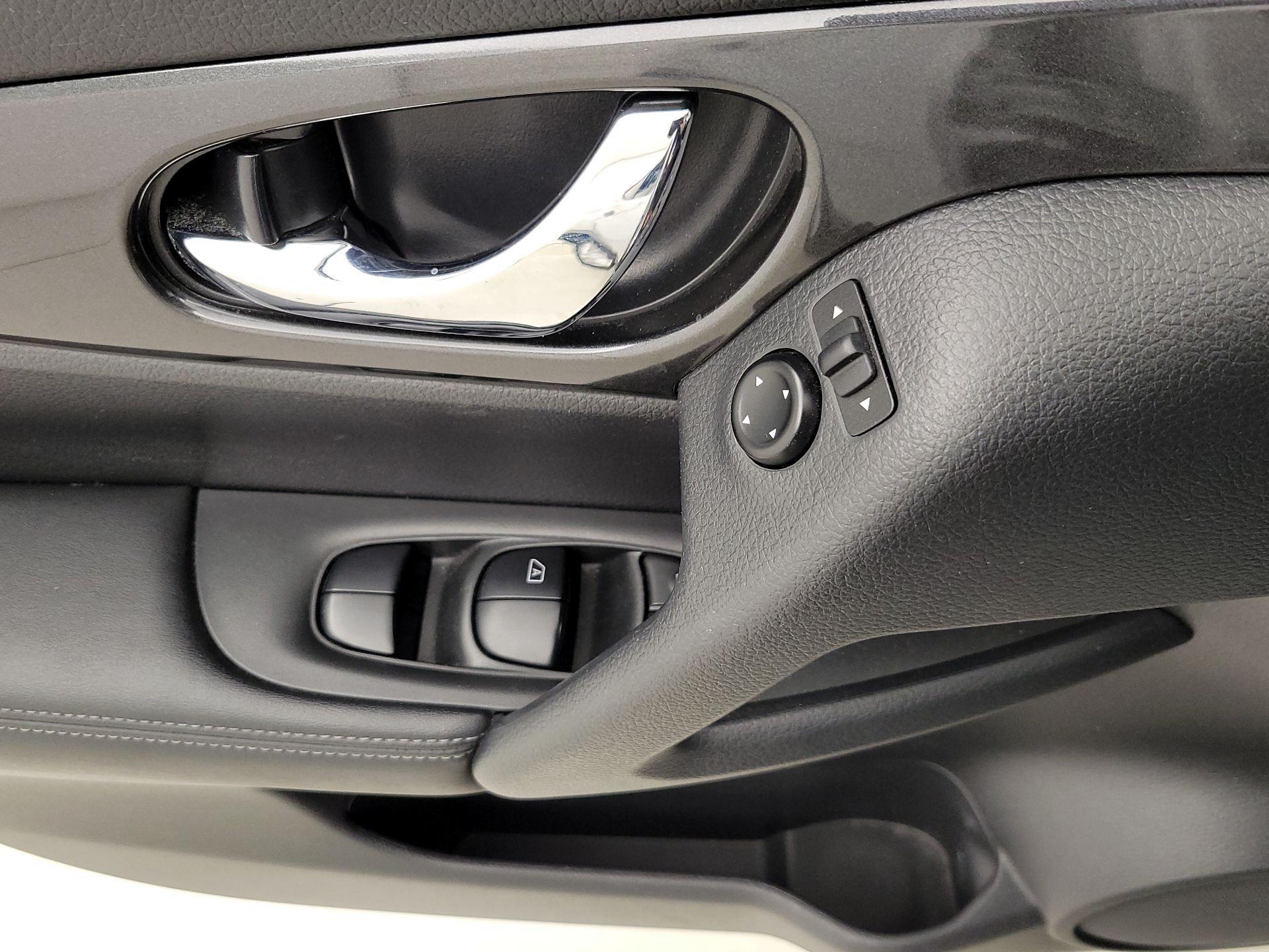 Thumbnail: 2019 Nissan Rogue - 12