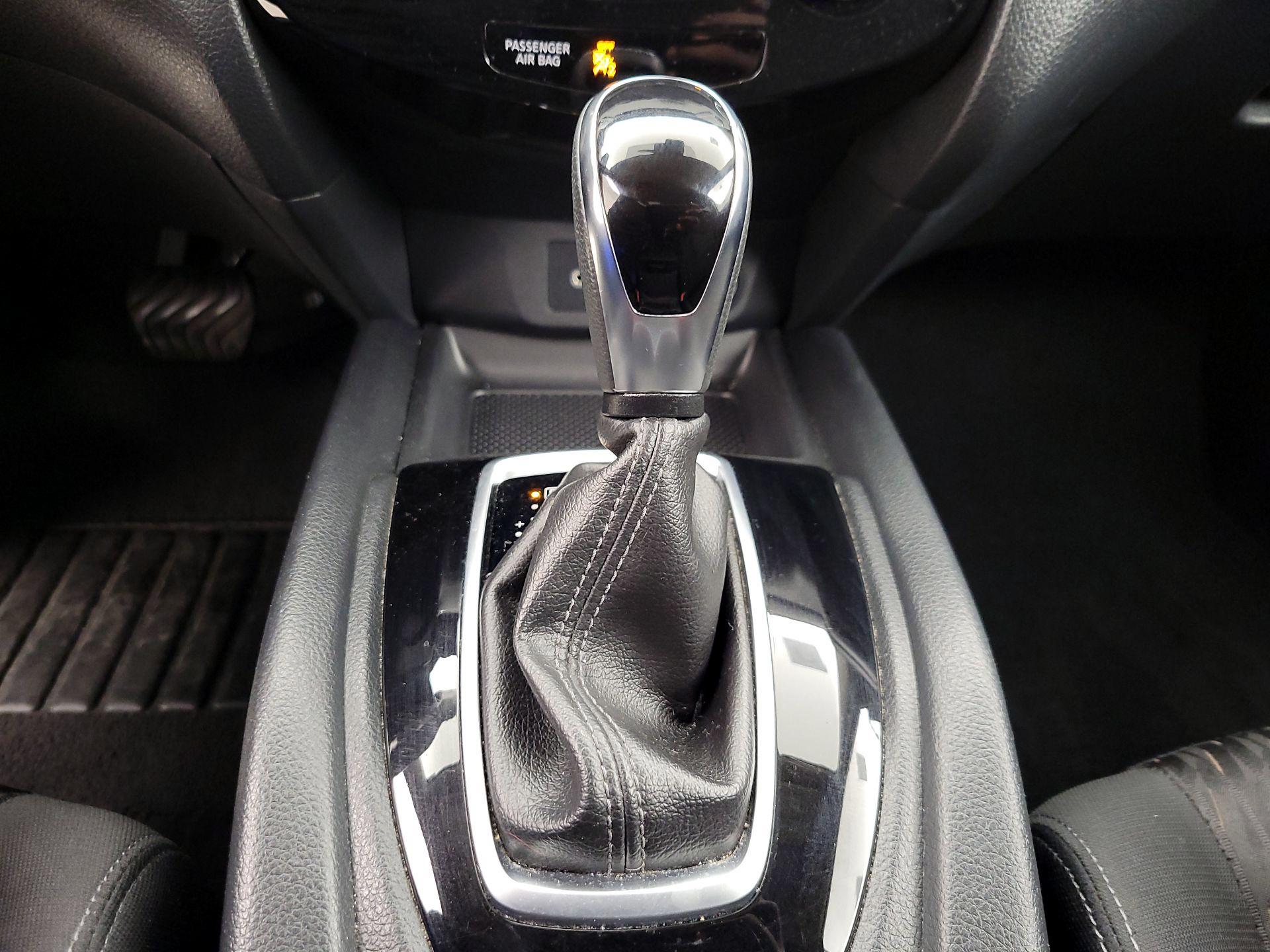 Thumbnail: 2019 Nissan Rogue - 17