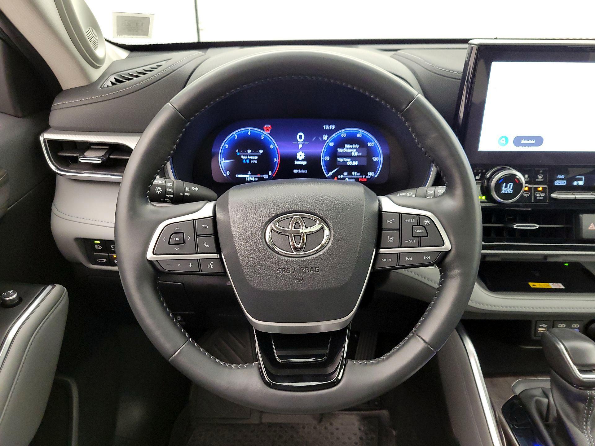 Thumbnail: 2023 Toyota Highlander - 10