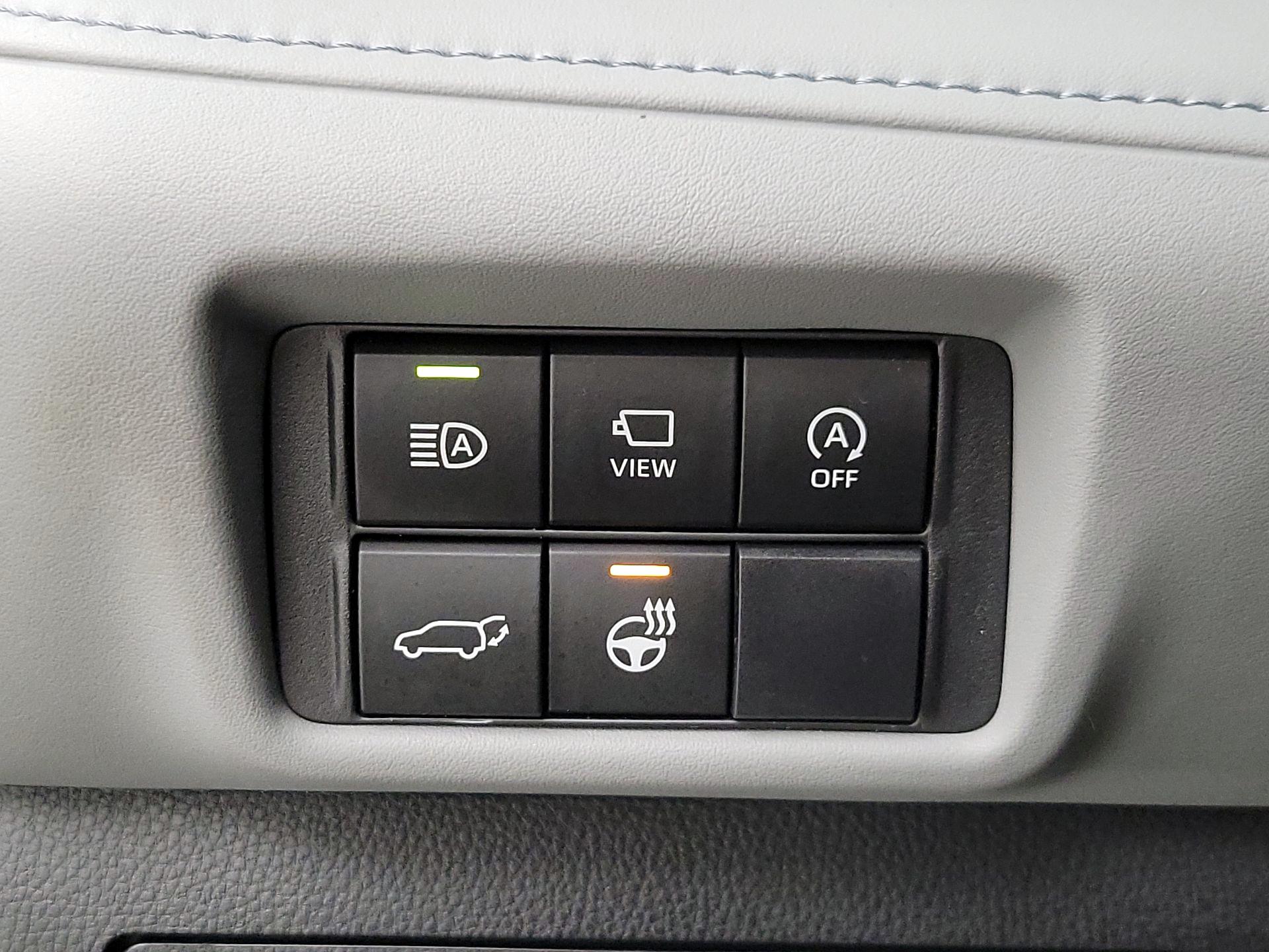 Thumbnail: 2023 Toyota Highlander - 13