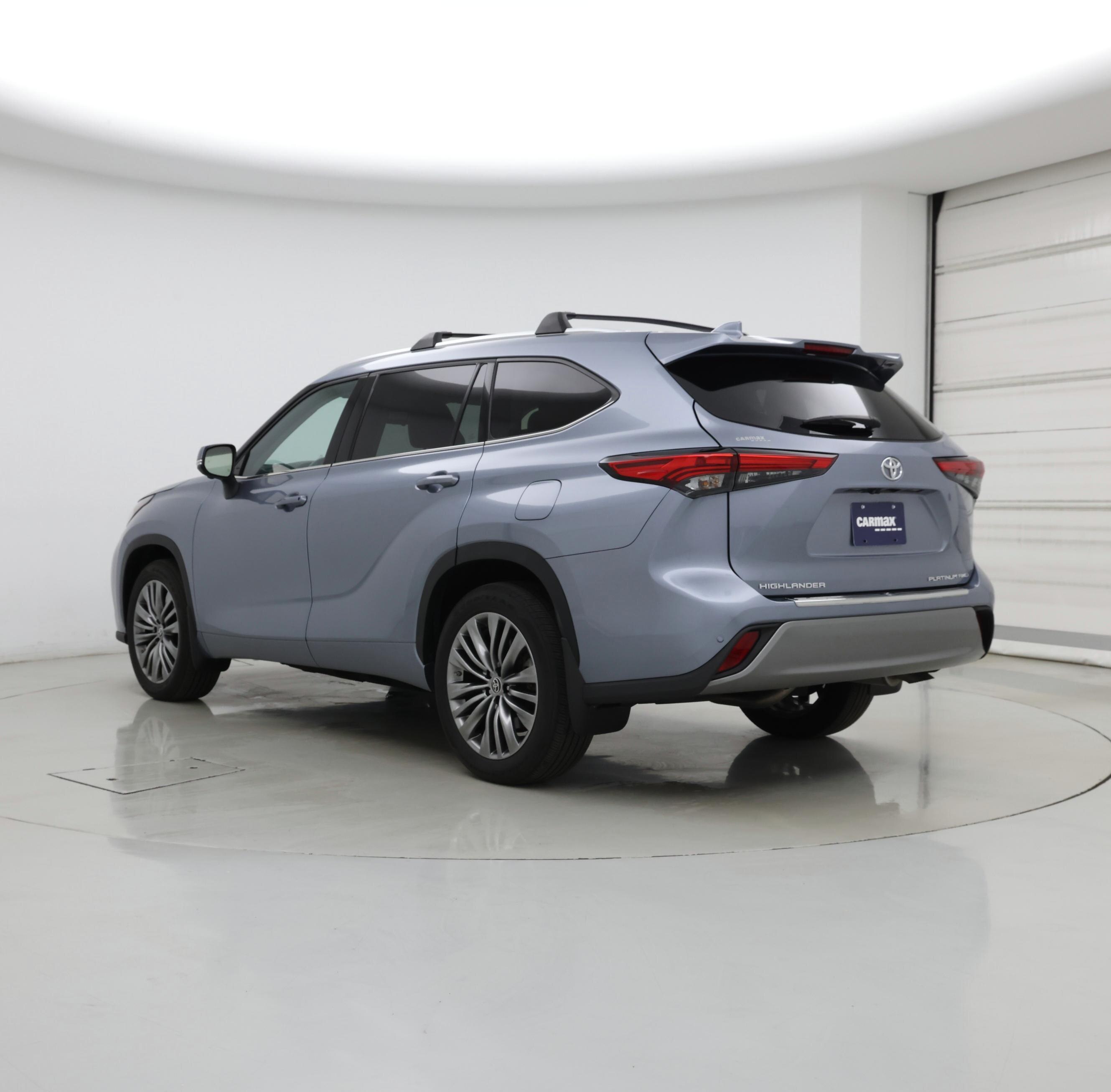 Thumbnail: 2023 Toyota Highlander - 2