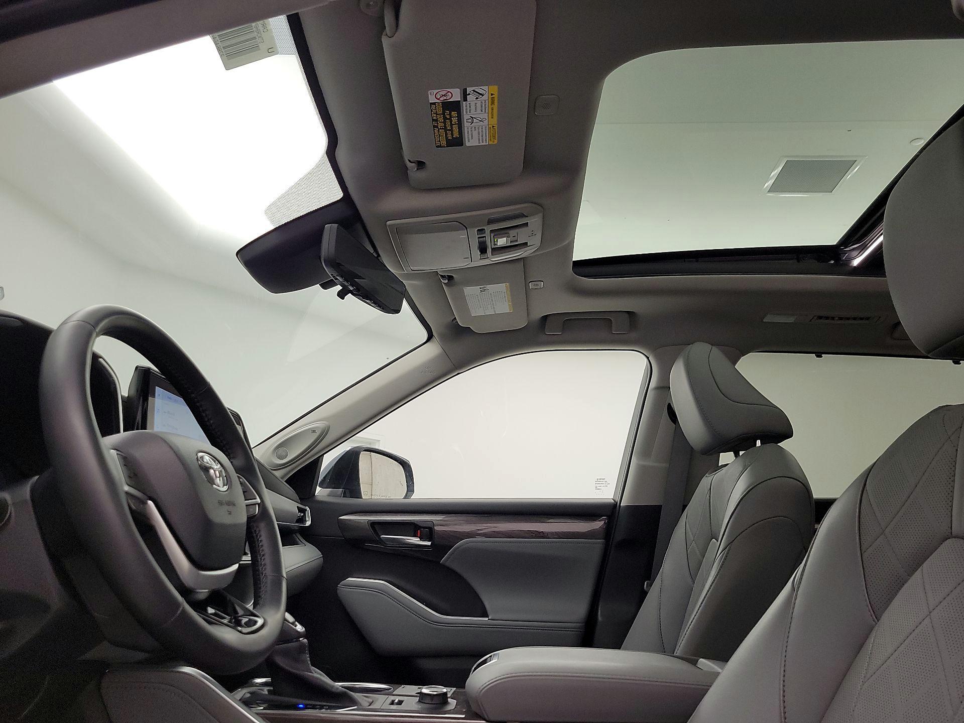 Thumbnail: 2023 Toyota Highlander - 19