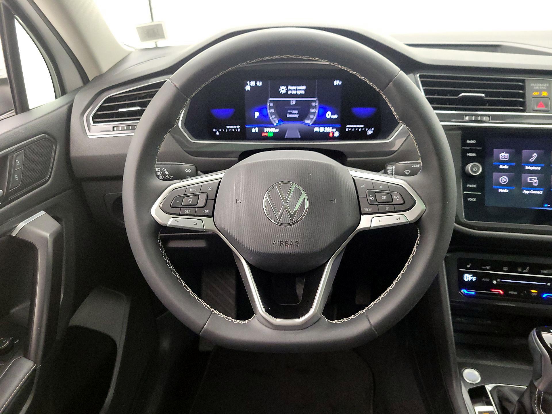 Thumbnail: 2022 Volkswagen Tiguan - 10