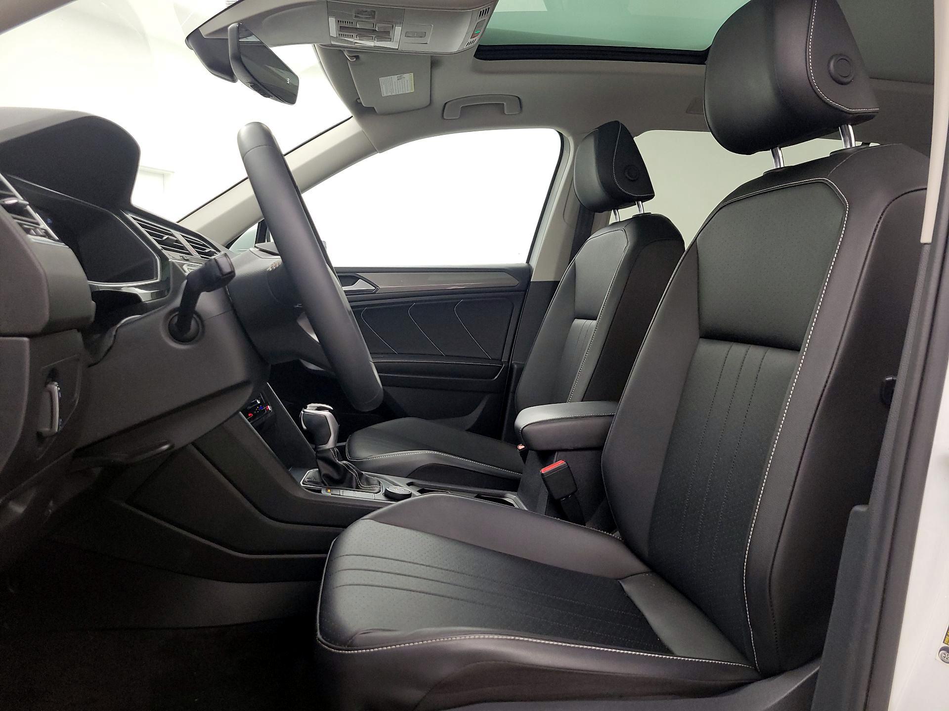 Thumbnail: 2022 Volkswagen Tiguan - 11