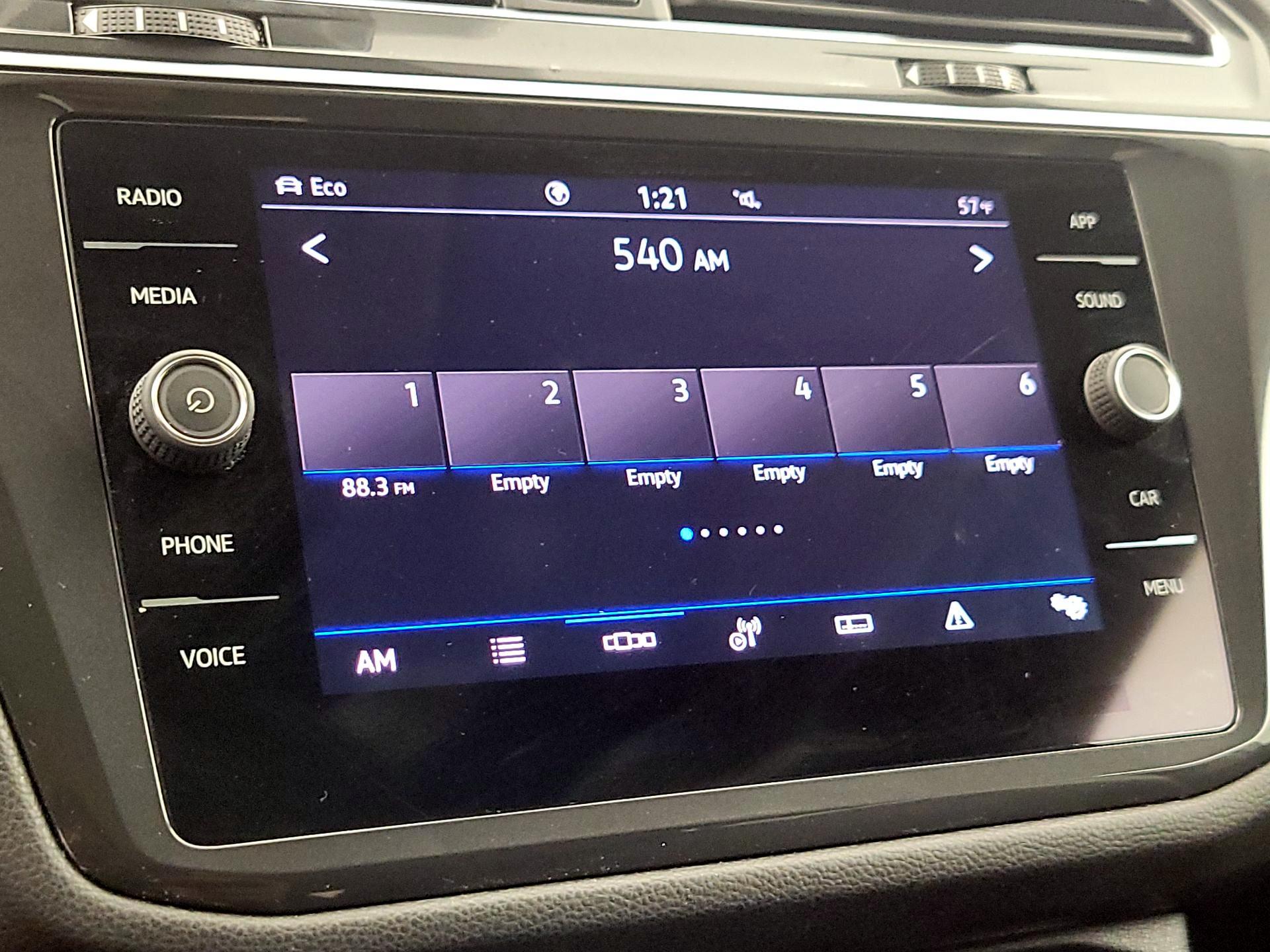 Thumbnail: 2022 Volkswagen Tiguan - 15