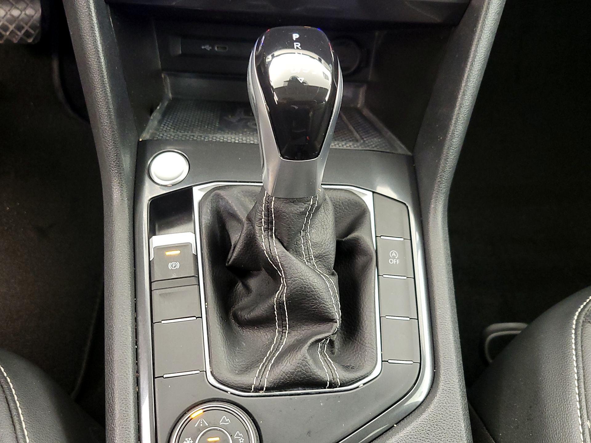 Thumbnail: 2022 Volkswagen Tiguan - 17