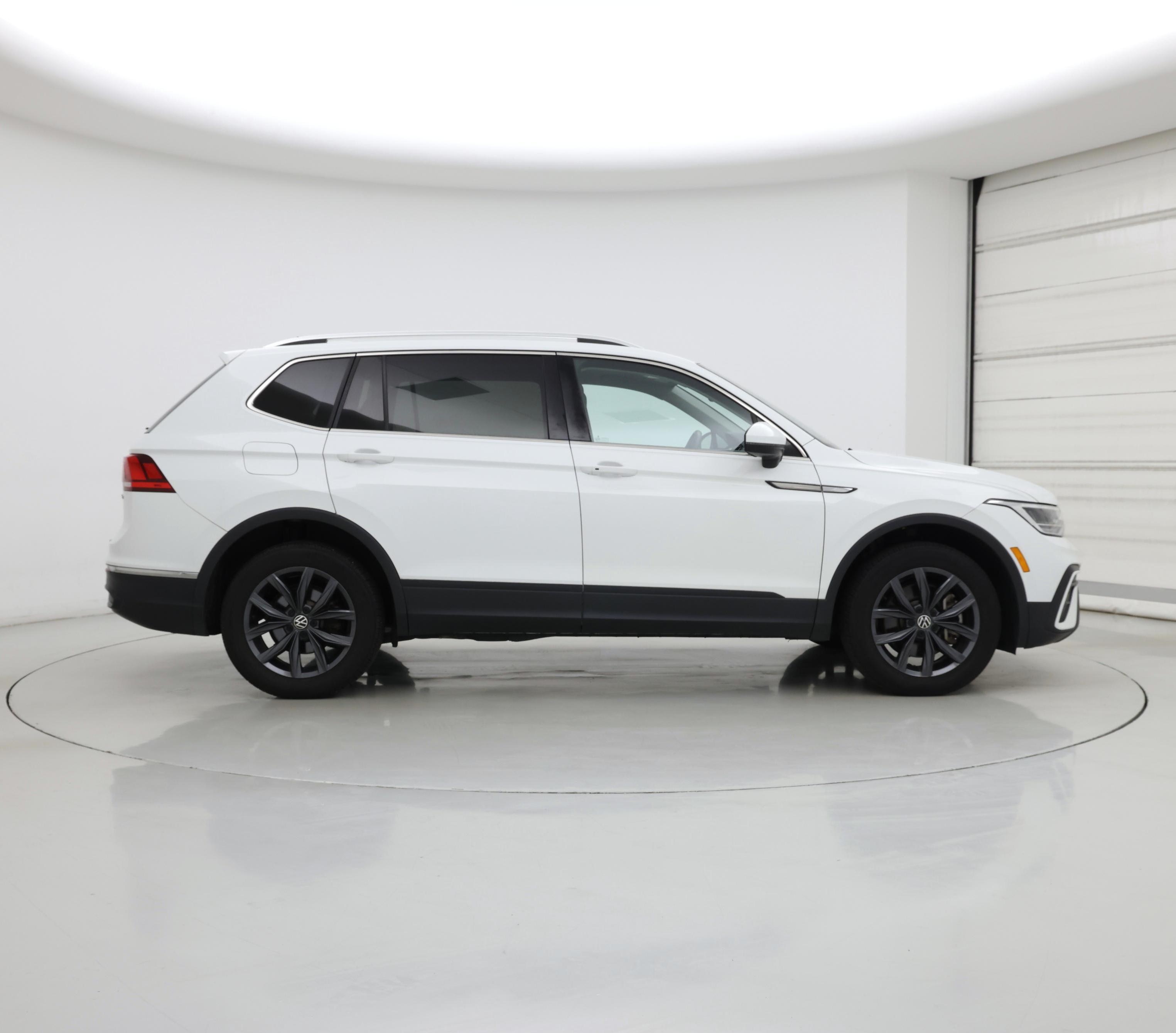 Thumbnail: 2022 Volkswagen Tiguan - 7