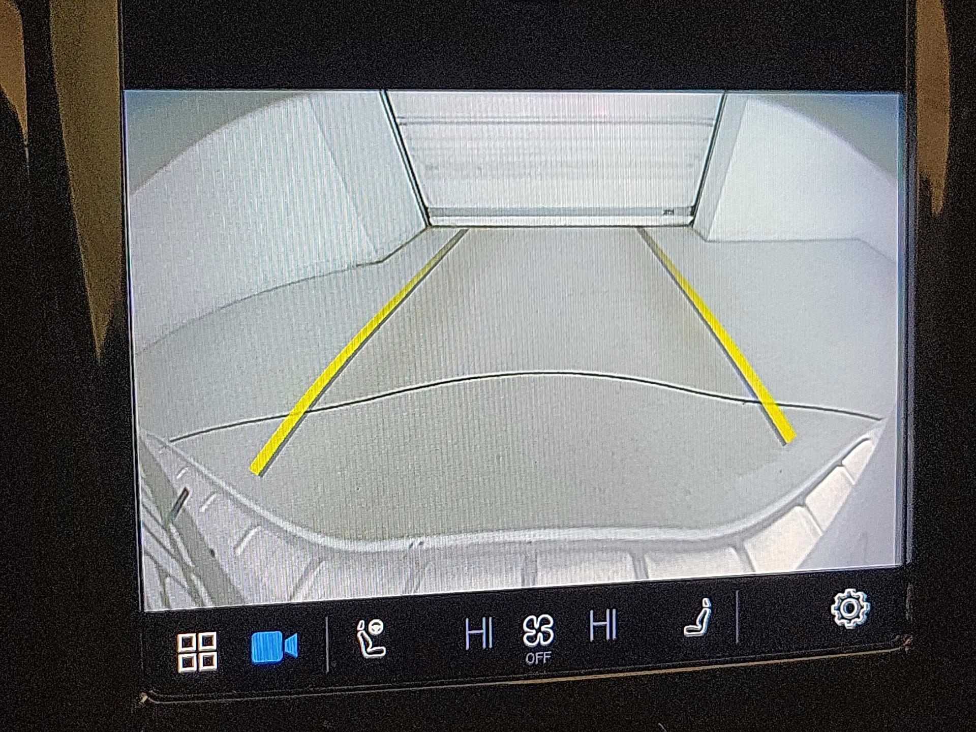 Thumbnail: 2022 Volvo XC60 - 14