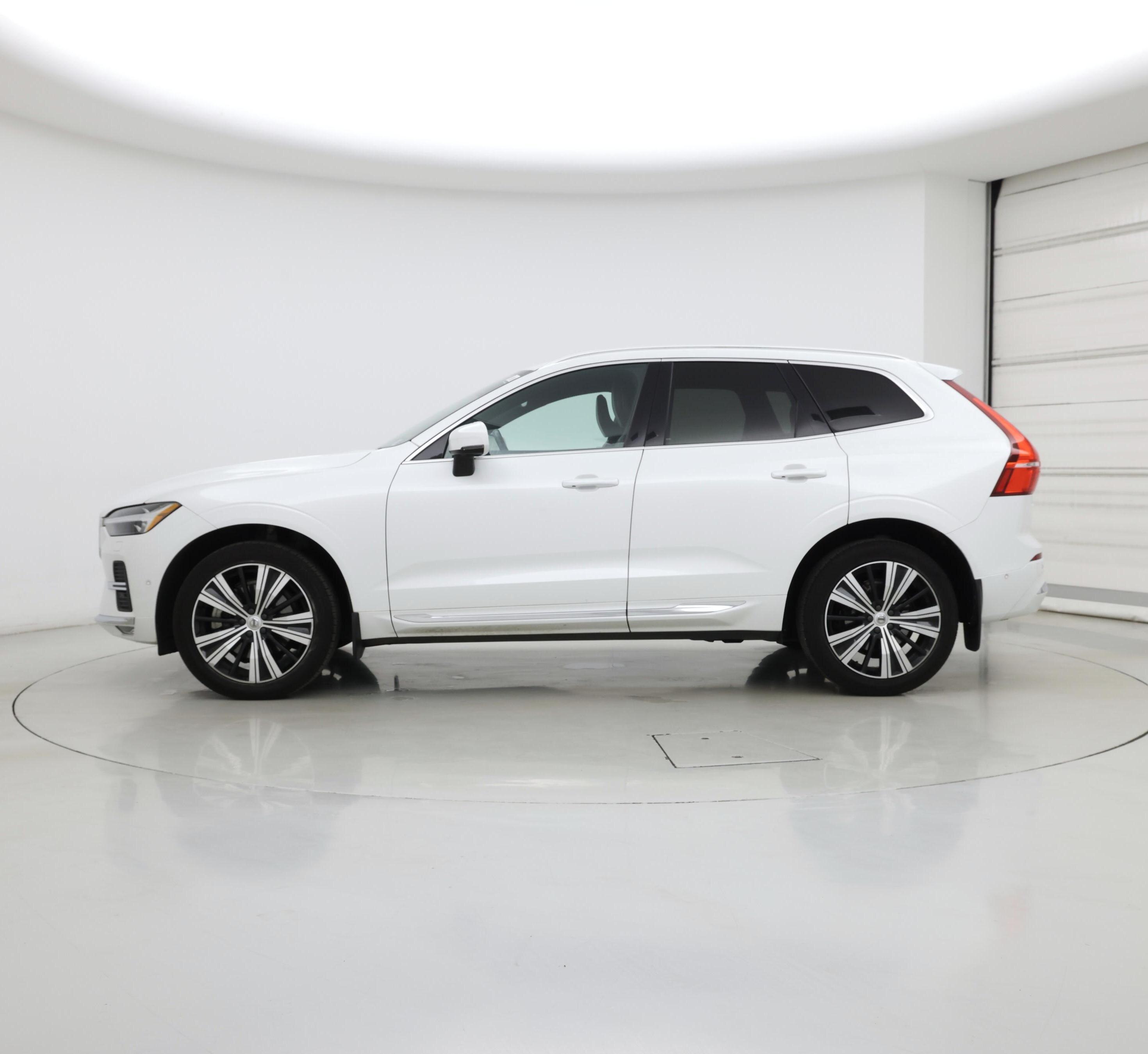 Thumbnail: 2022 Volvo XC60 - 3