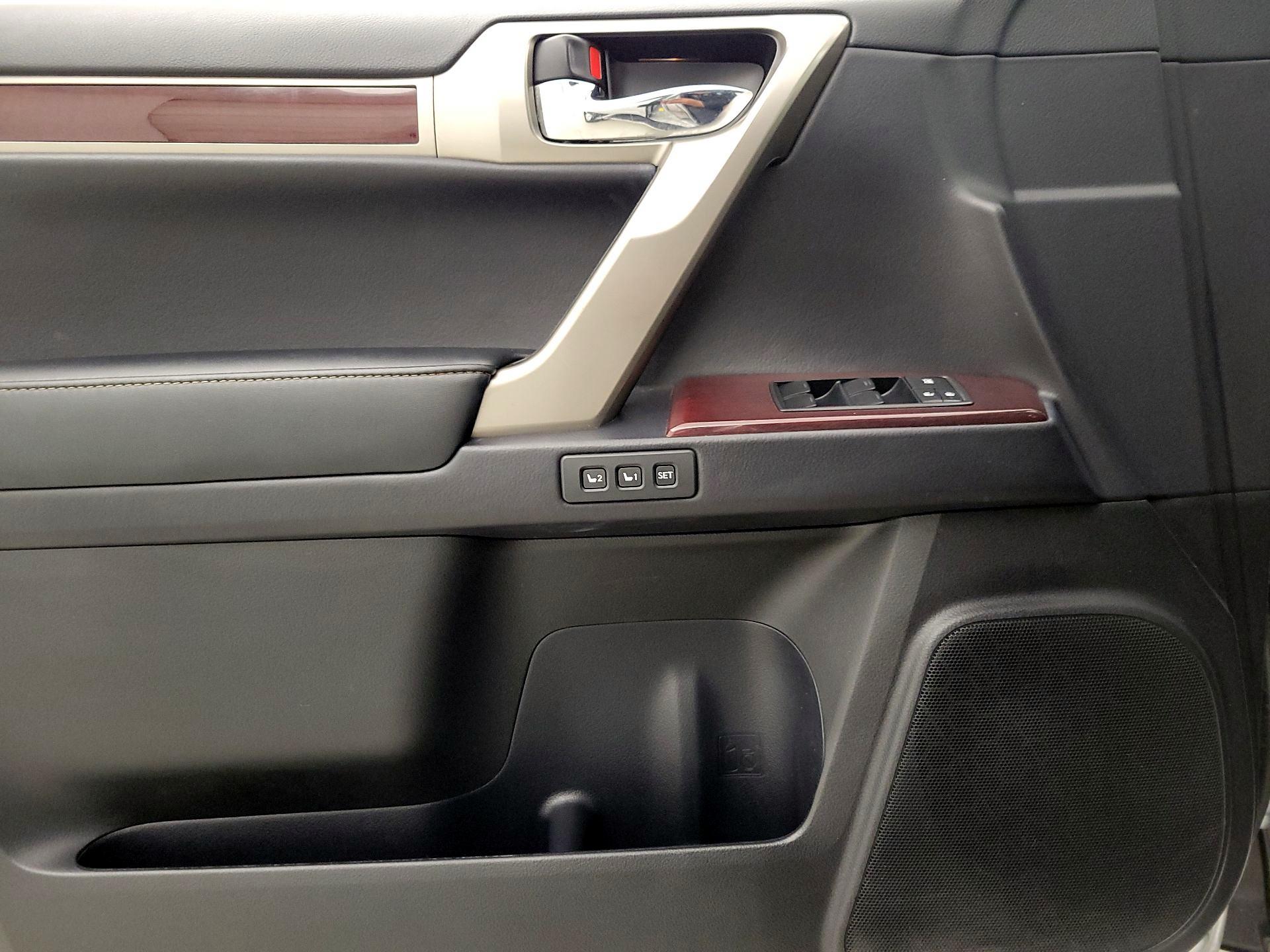 Thumbnail: 2016 Lexus GX - 12