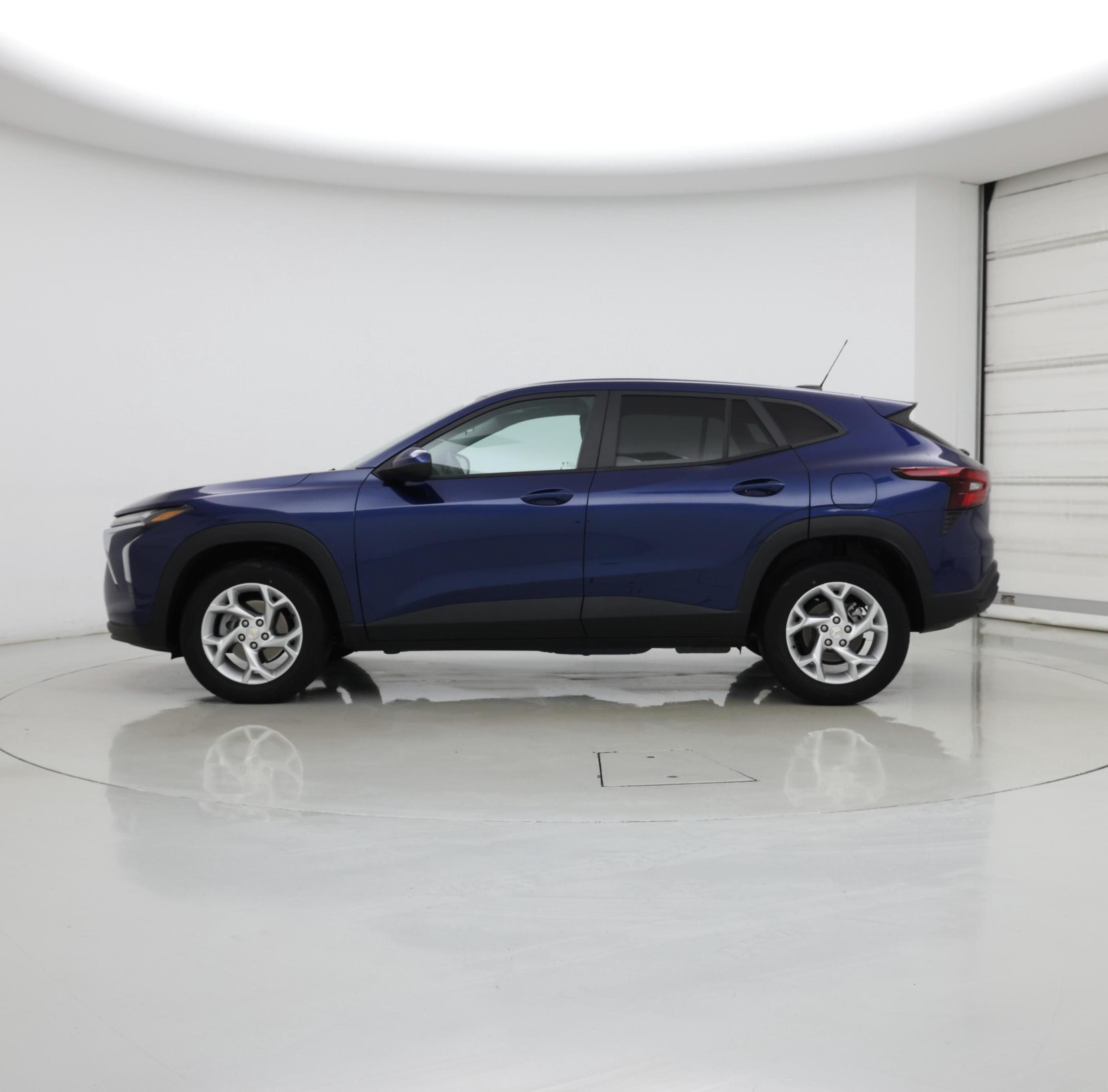 Thumbnail: 2024 Chevrolet Trax - 3