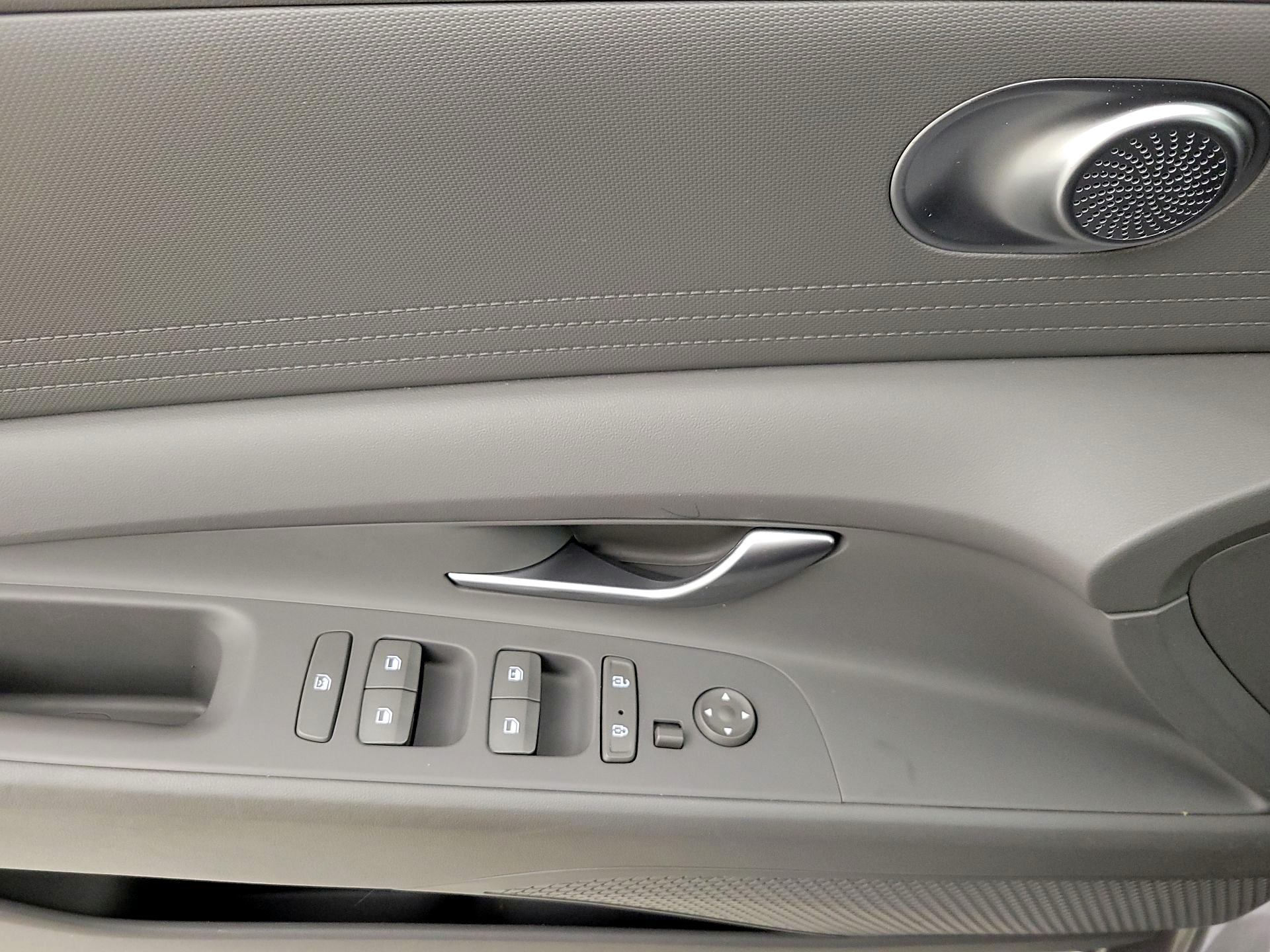 Thumbnail: 2021 Hyundai Elantra - 12