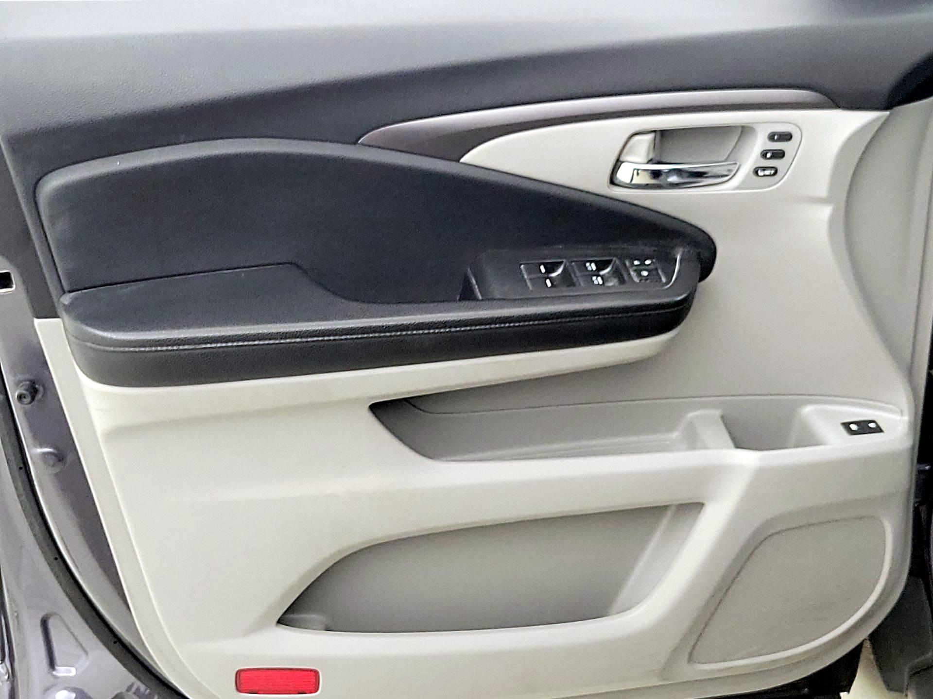 Thumbnail: 2020 Honda Pilot - 12