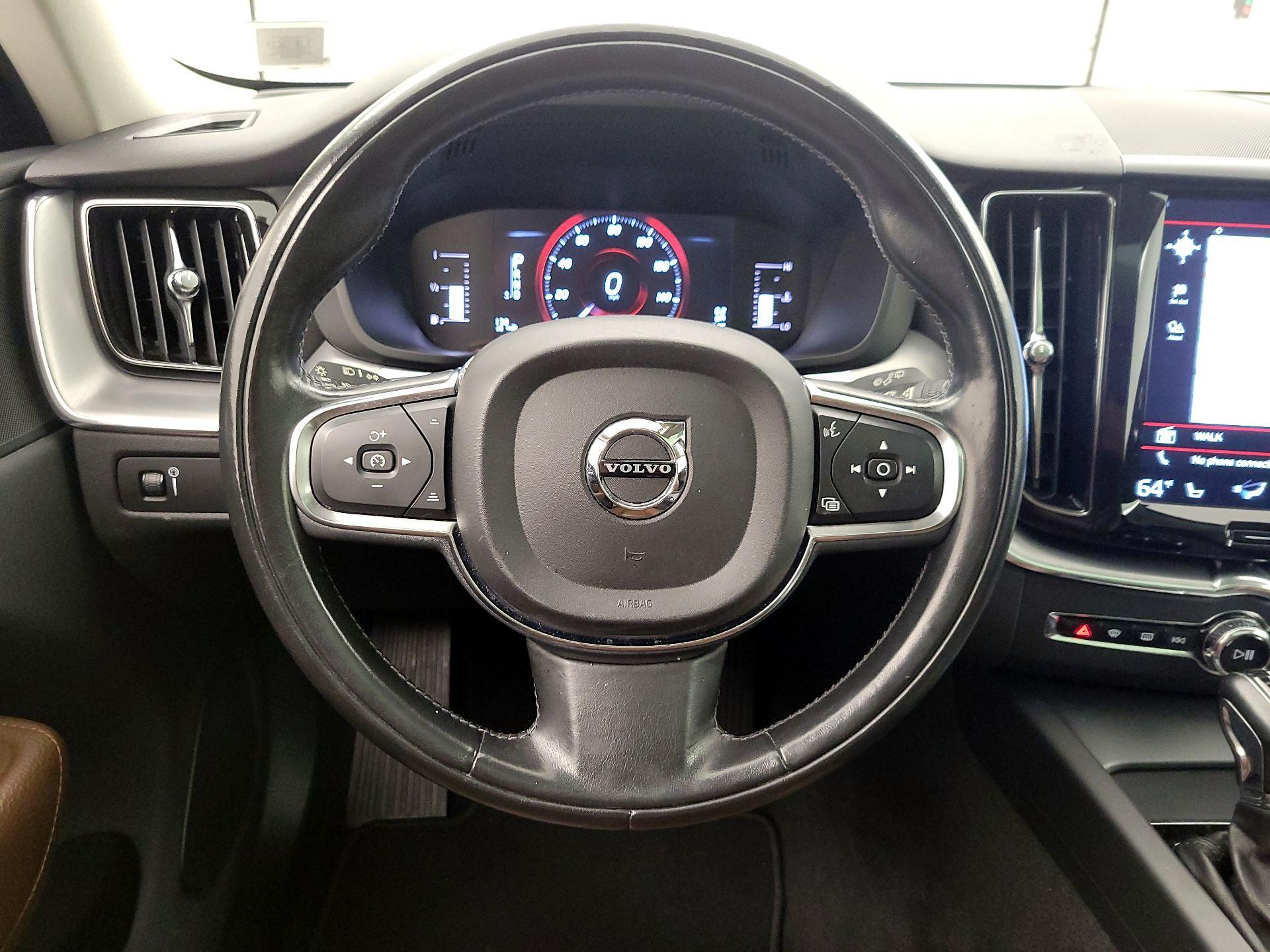 Thumbnail: 2019 Volvo XC60 - 10