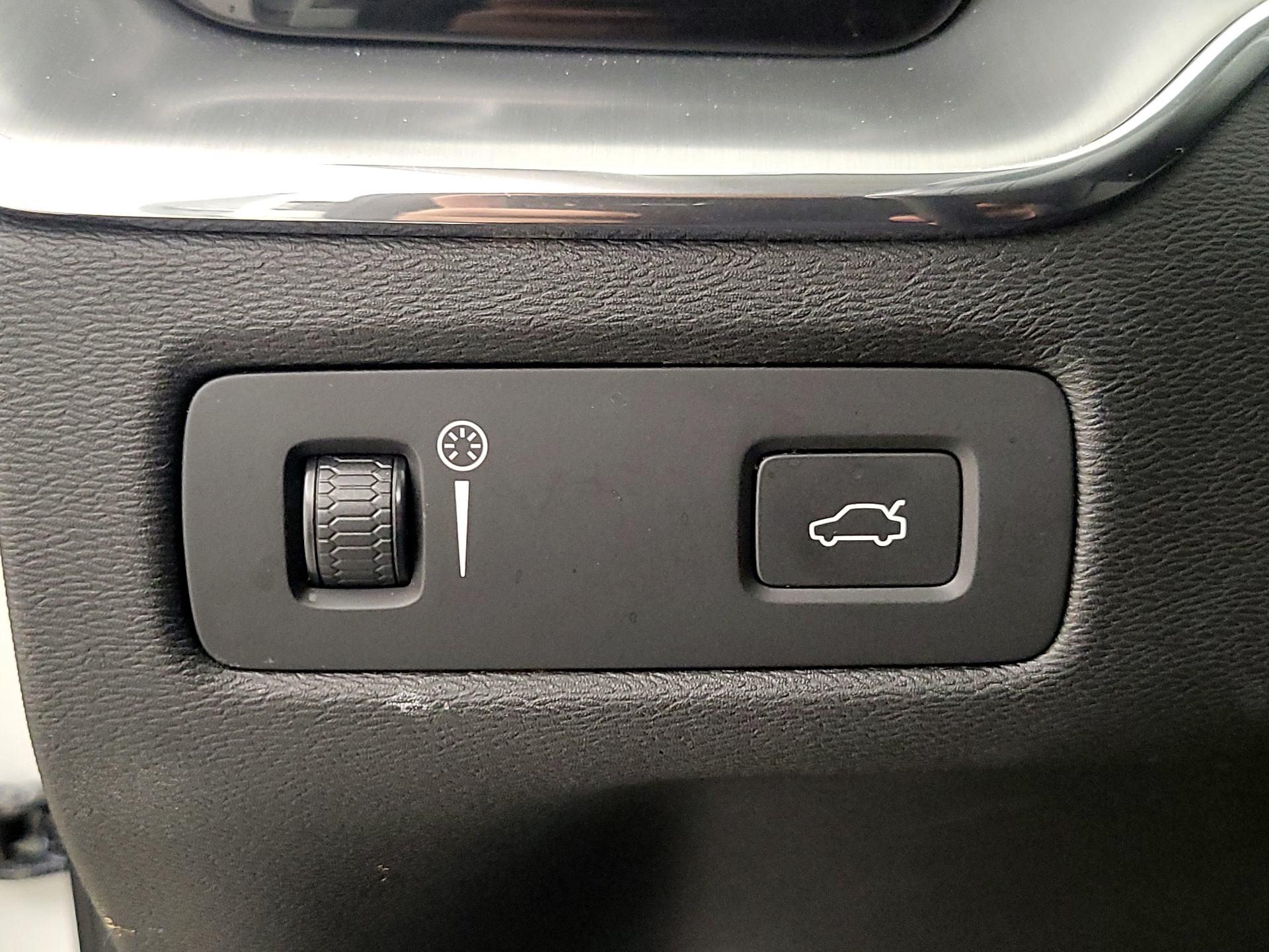 Thumbnail: 2019 Volvo XC60 - 13