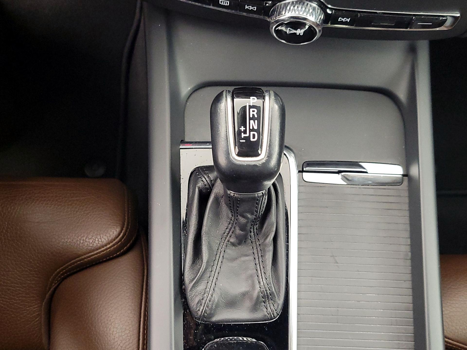 Thumbnail: 2019 Volvo XC60 - 18