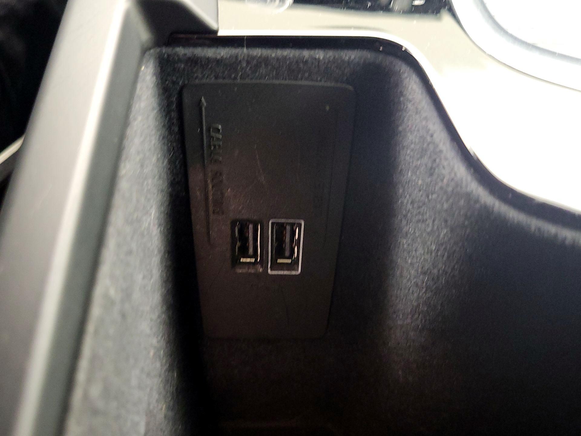 Thumbnail: 2019 Volvo XC60 - 19