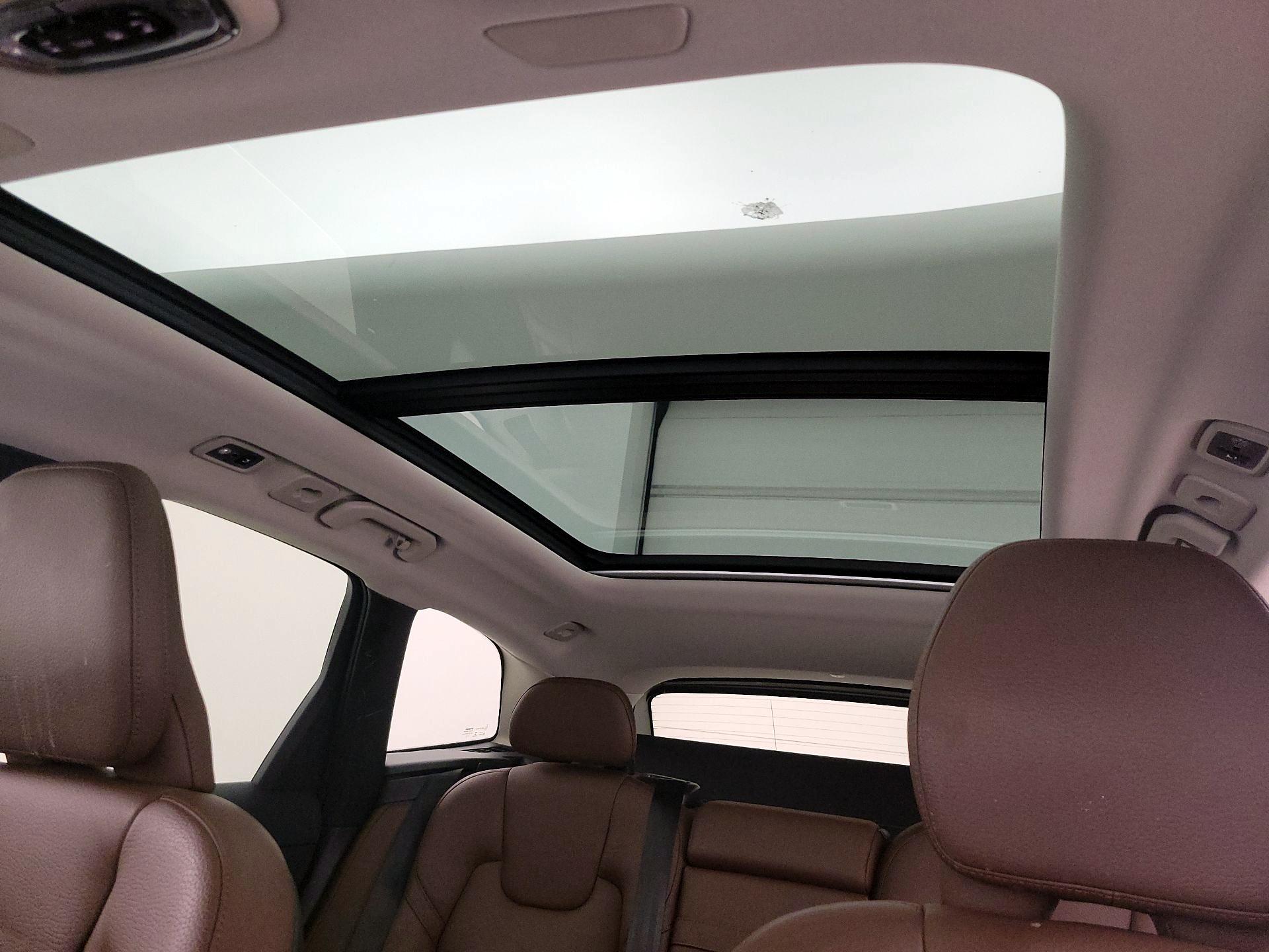 Thumbnail: 2019 Volvo XC60 - 20