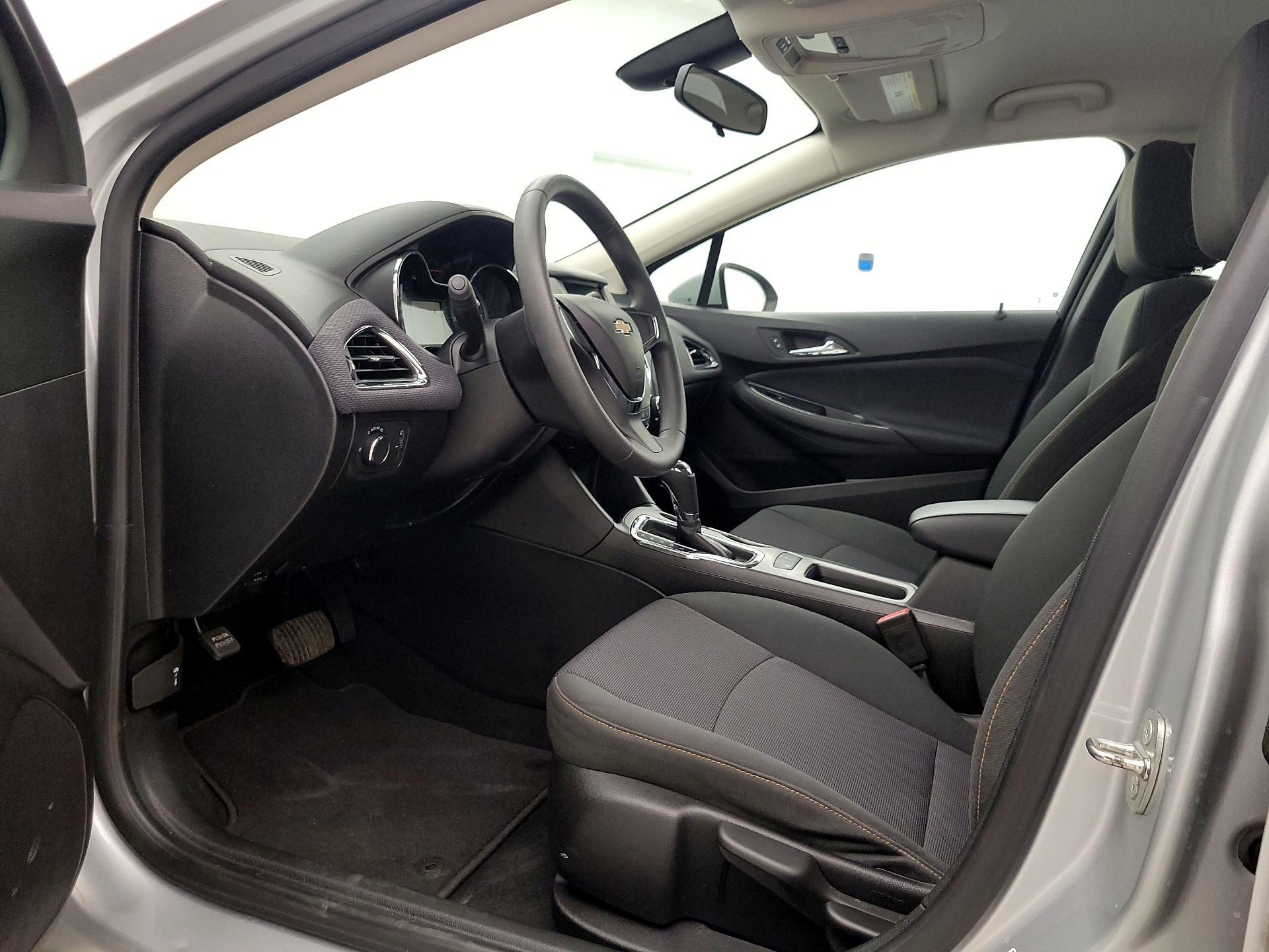 Thumbnail: 2018 Chevrolet Cruze - 11